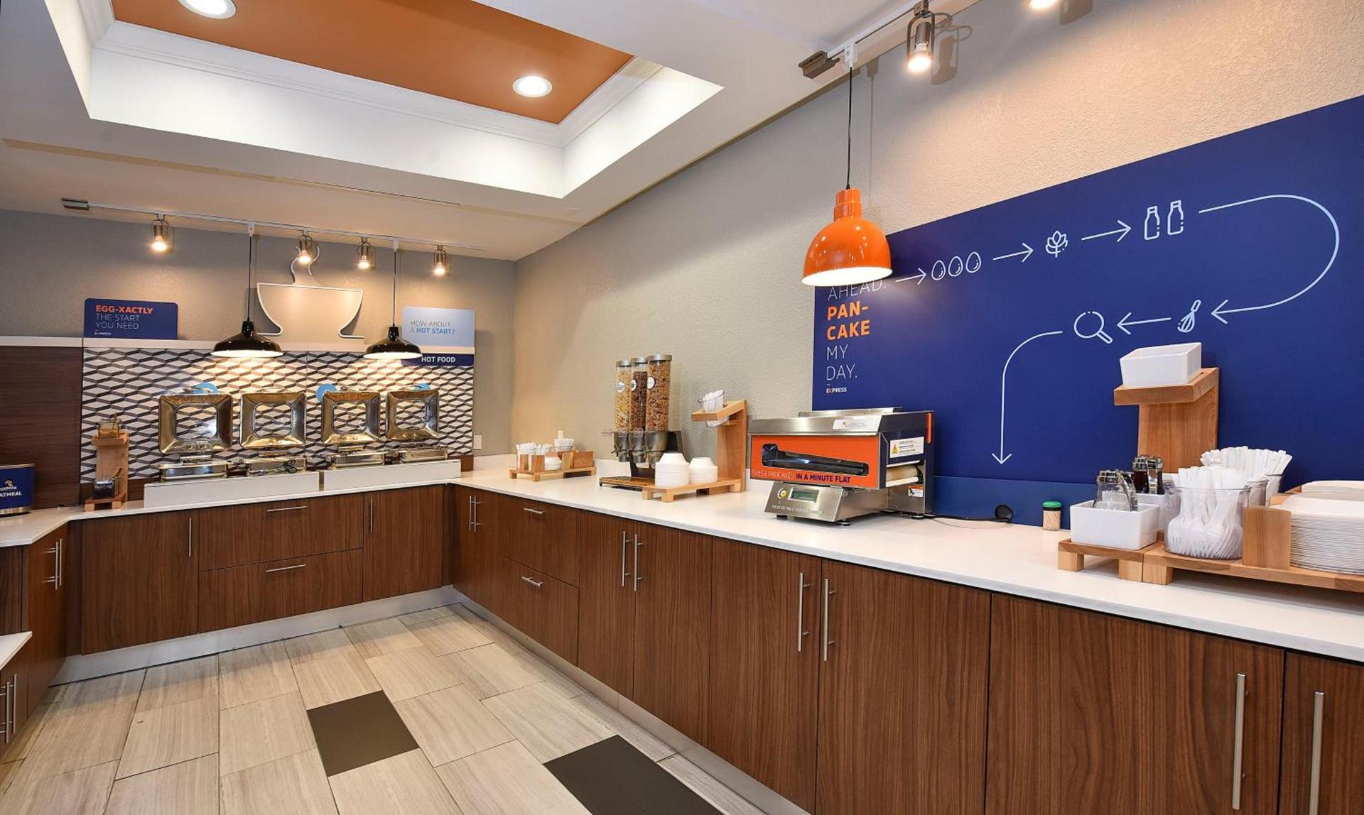 Holiday Inn Express Hotel & Suites Selma by IHG photo 10
