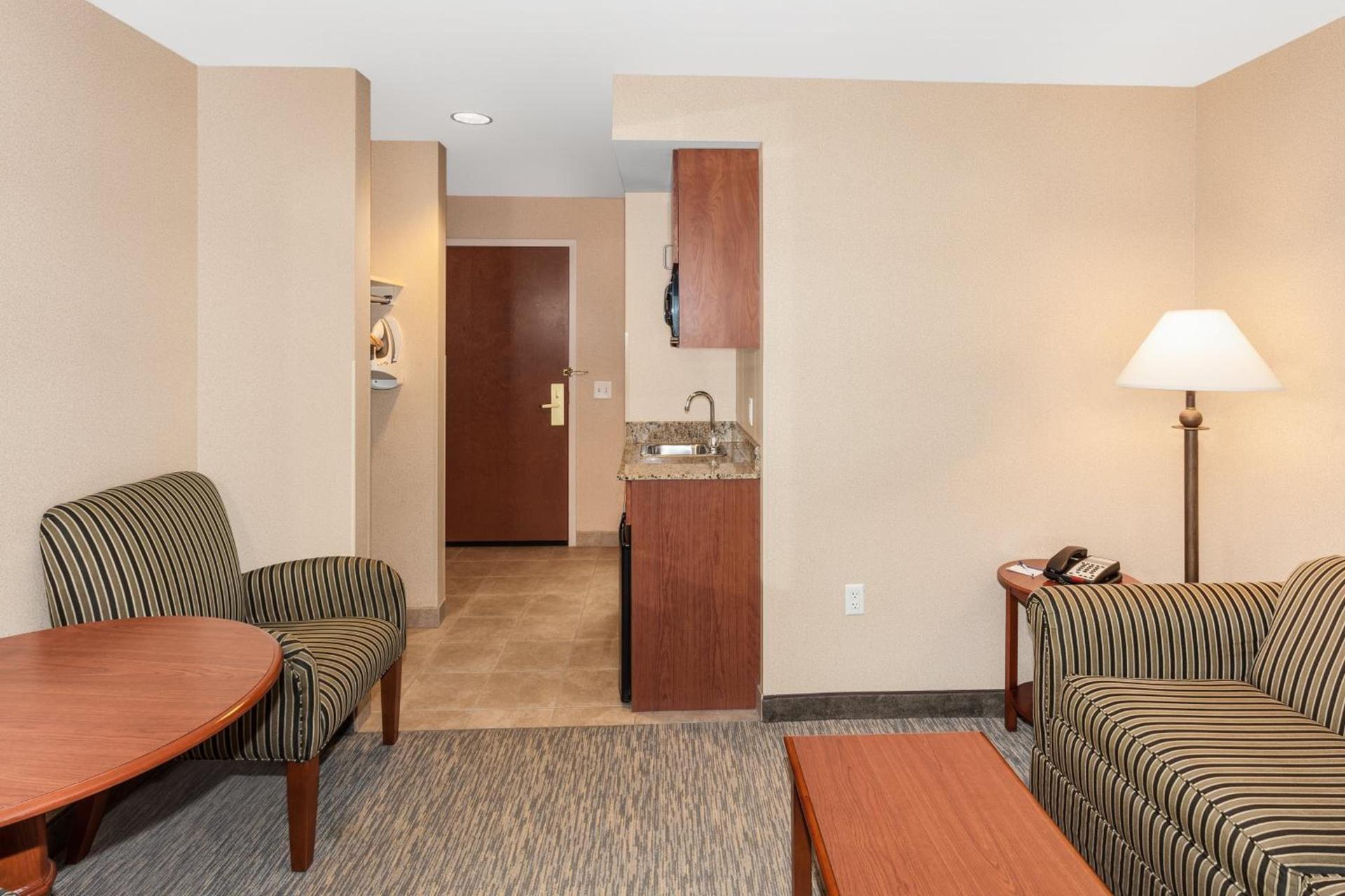 Holiday Inn Express Hotel & Suites Hampton South-Seabrook by IHG photo 15