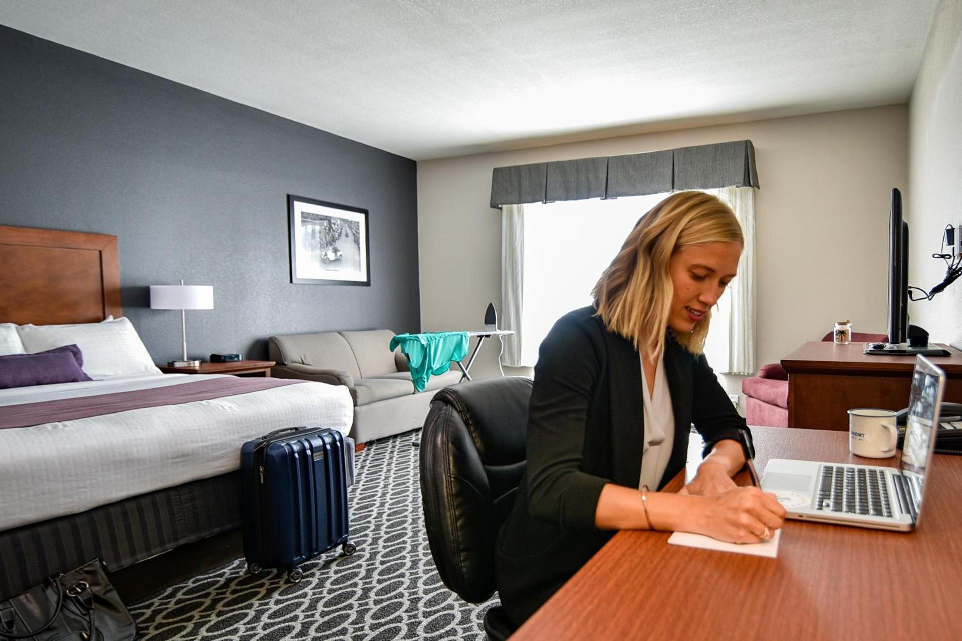 Bluemont Hotel photo 9