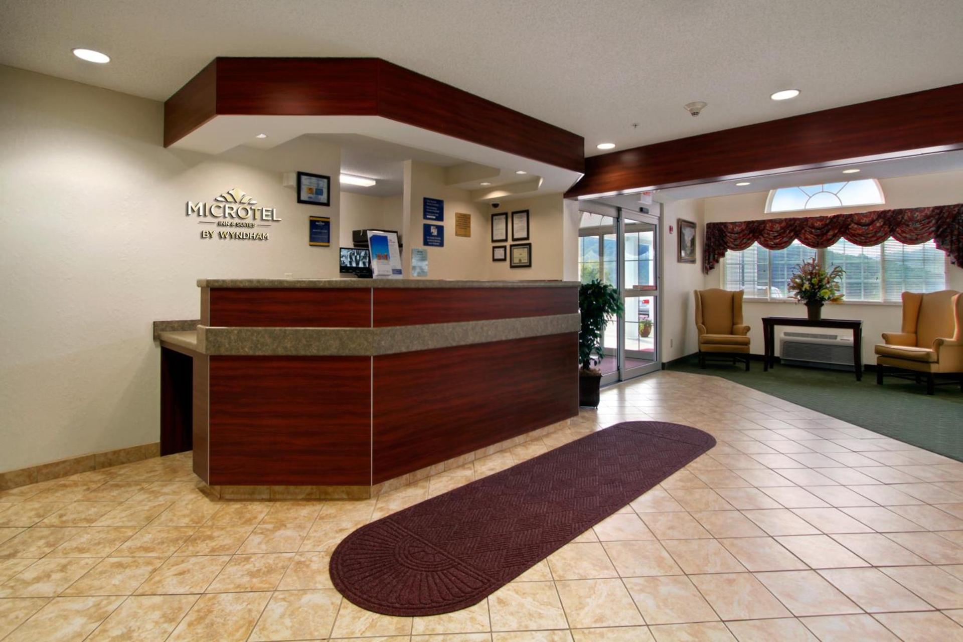 Microtel Inn and Suites Gassaway photo 3