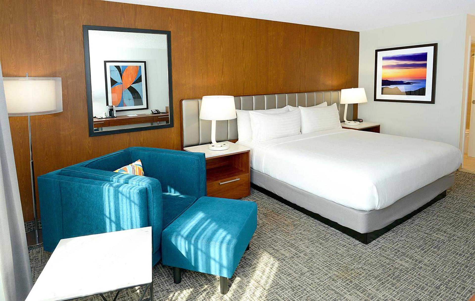 Holiday Inn & Suites San Mateo - SFO by IHG photo 2