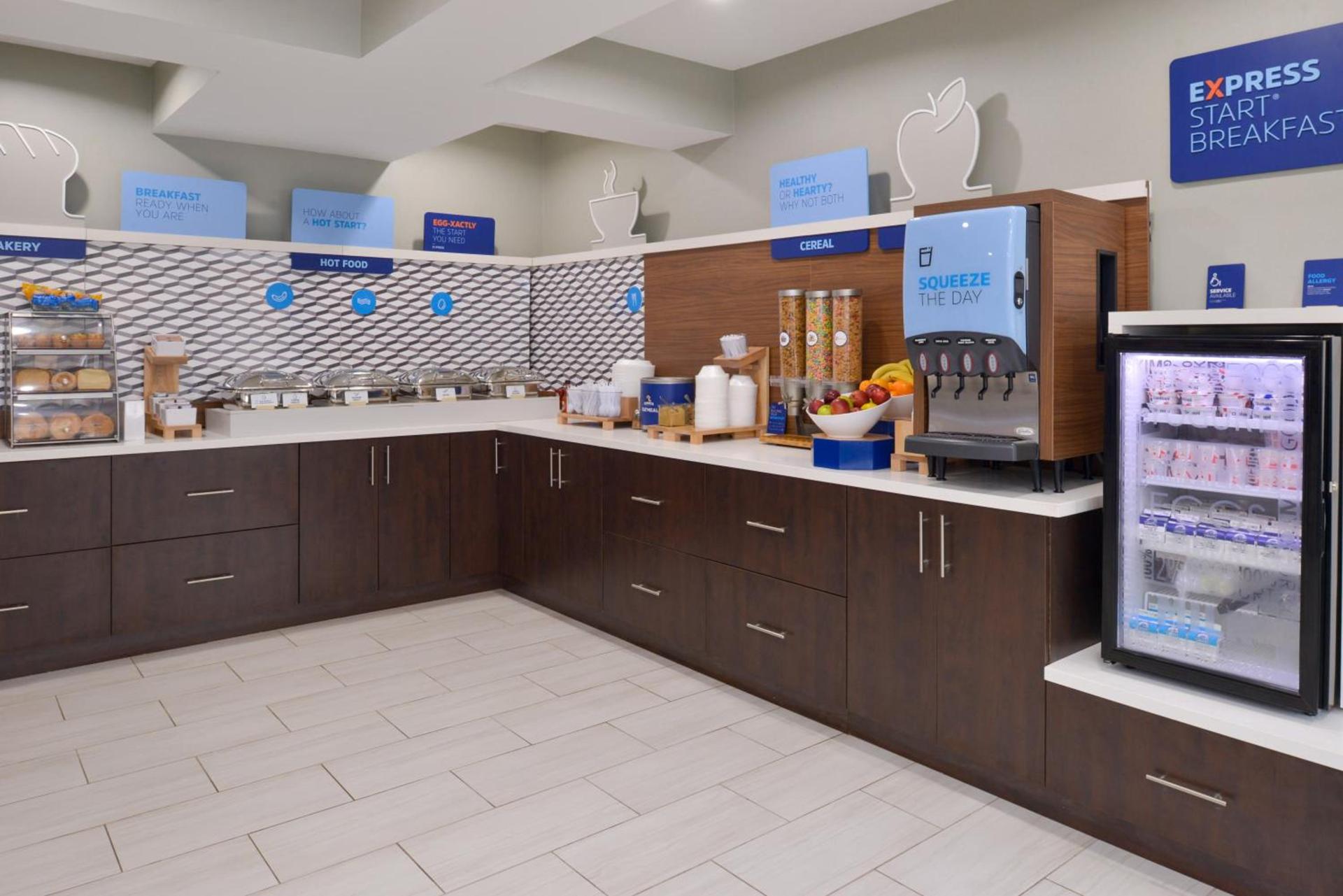 Holiday Inn Express Wixom by IHG photo 9