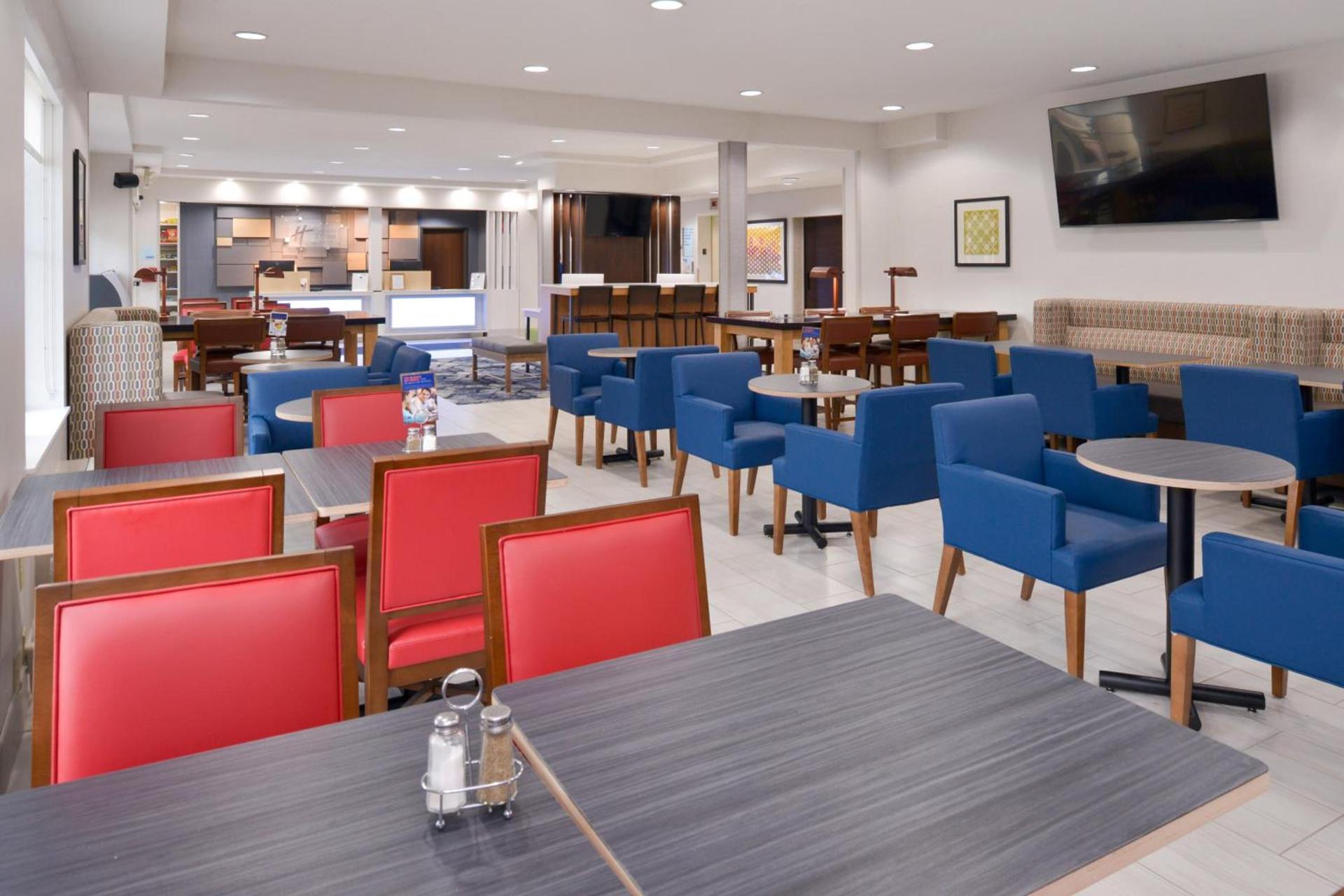 Holiday Inn Express Wixom by IHG photo 59