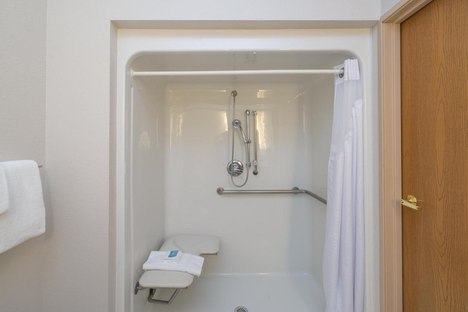 Holiday Inn Express Hotel Howe / Sturgis by IHG photo 11