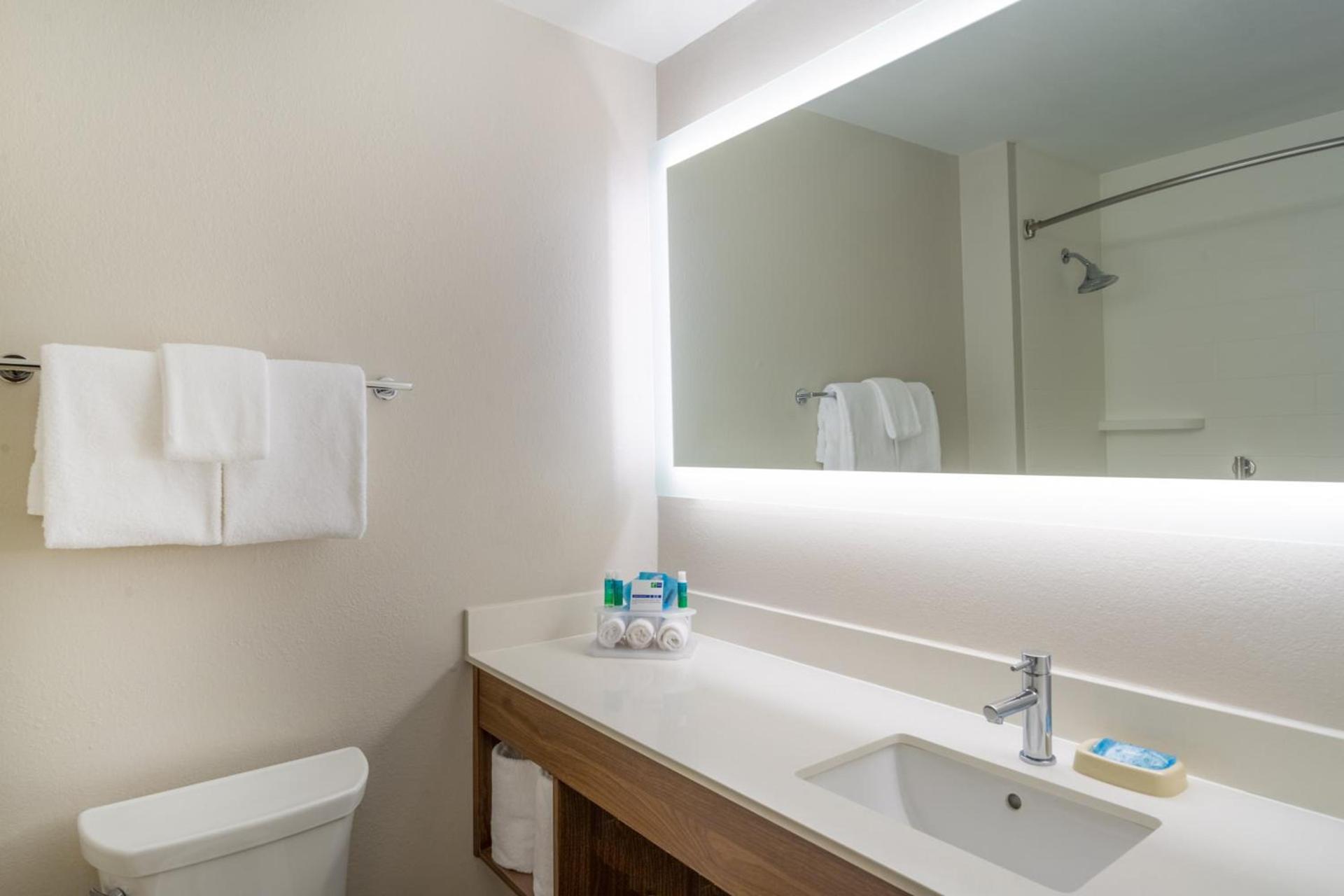 Holiday Inn Express Hotel Howe / Sturgis by IHG photo 30