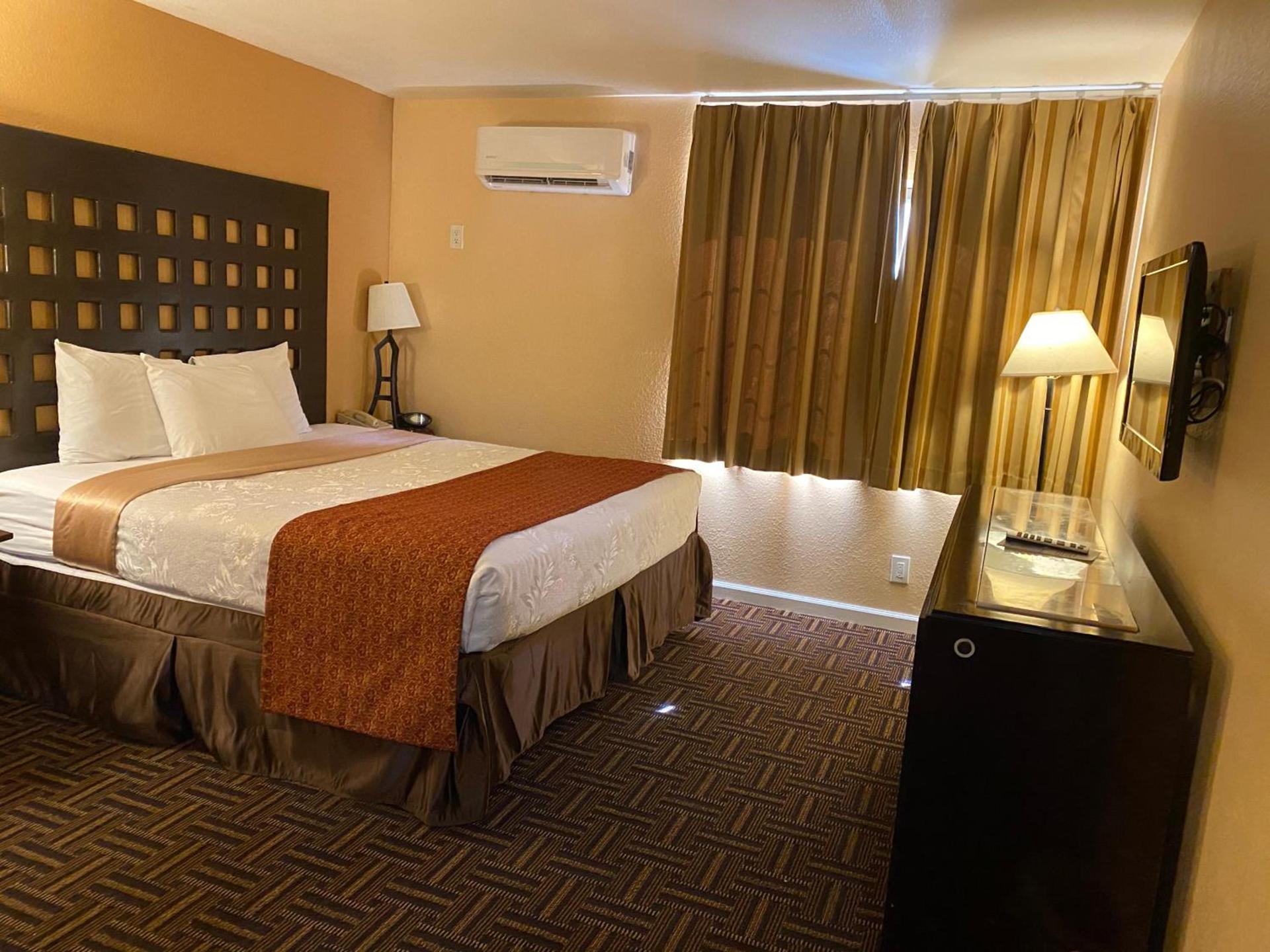 Lemon Tree Hotel and Suites photo 9
