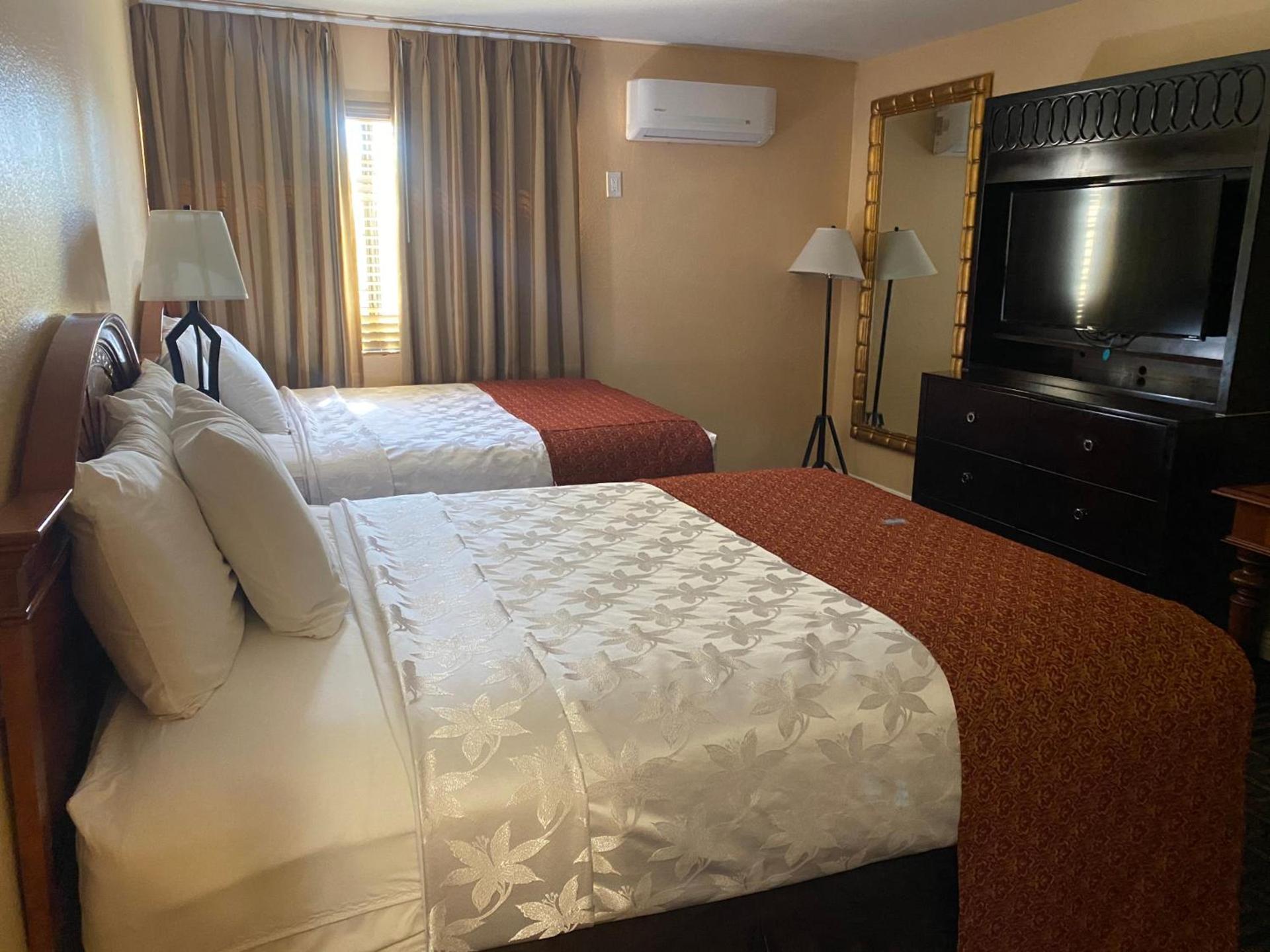 Lemon Tree Hotel and Suites photo 8