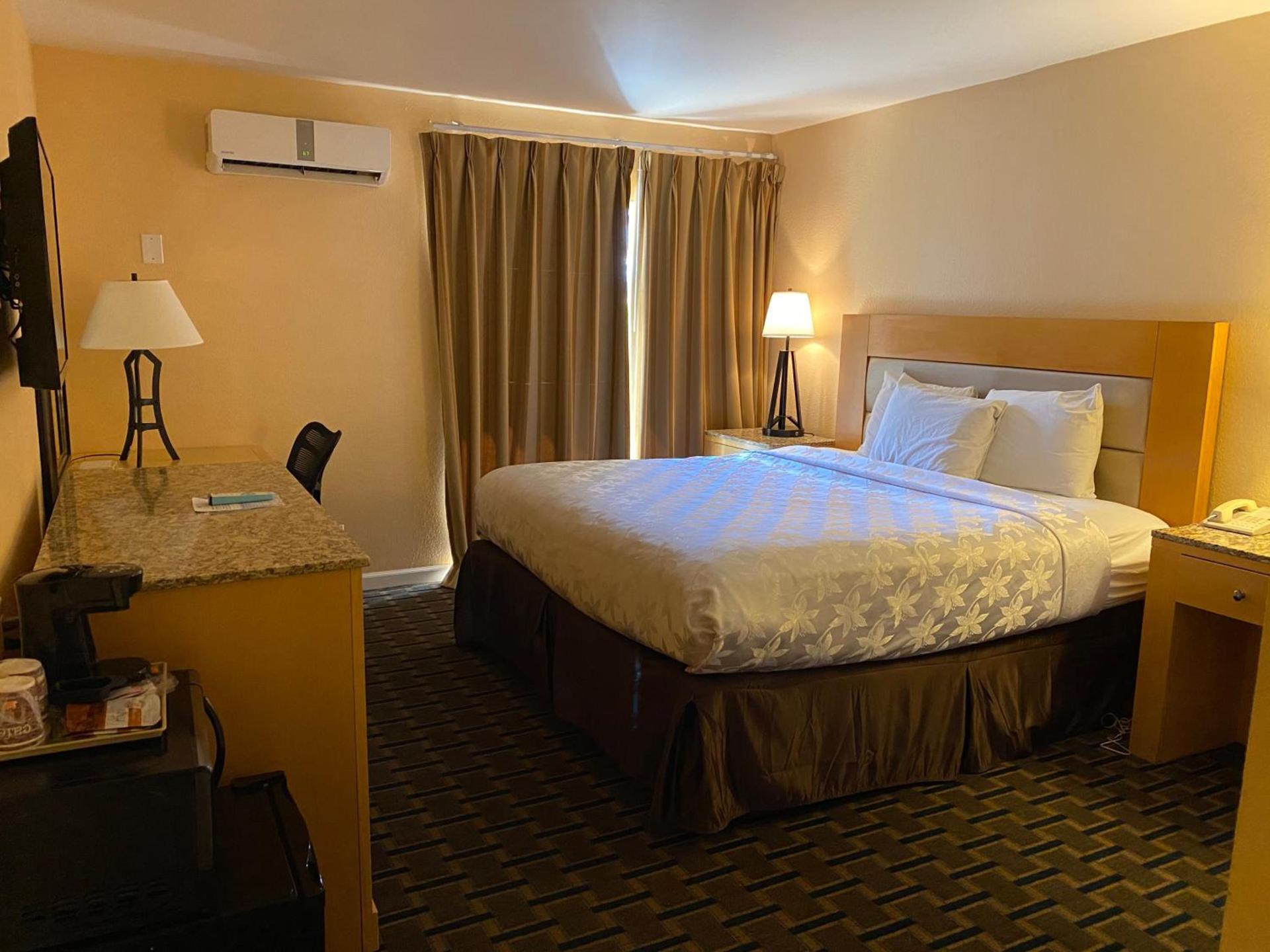 Lemon Tree Hotel and Suites photo 7