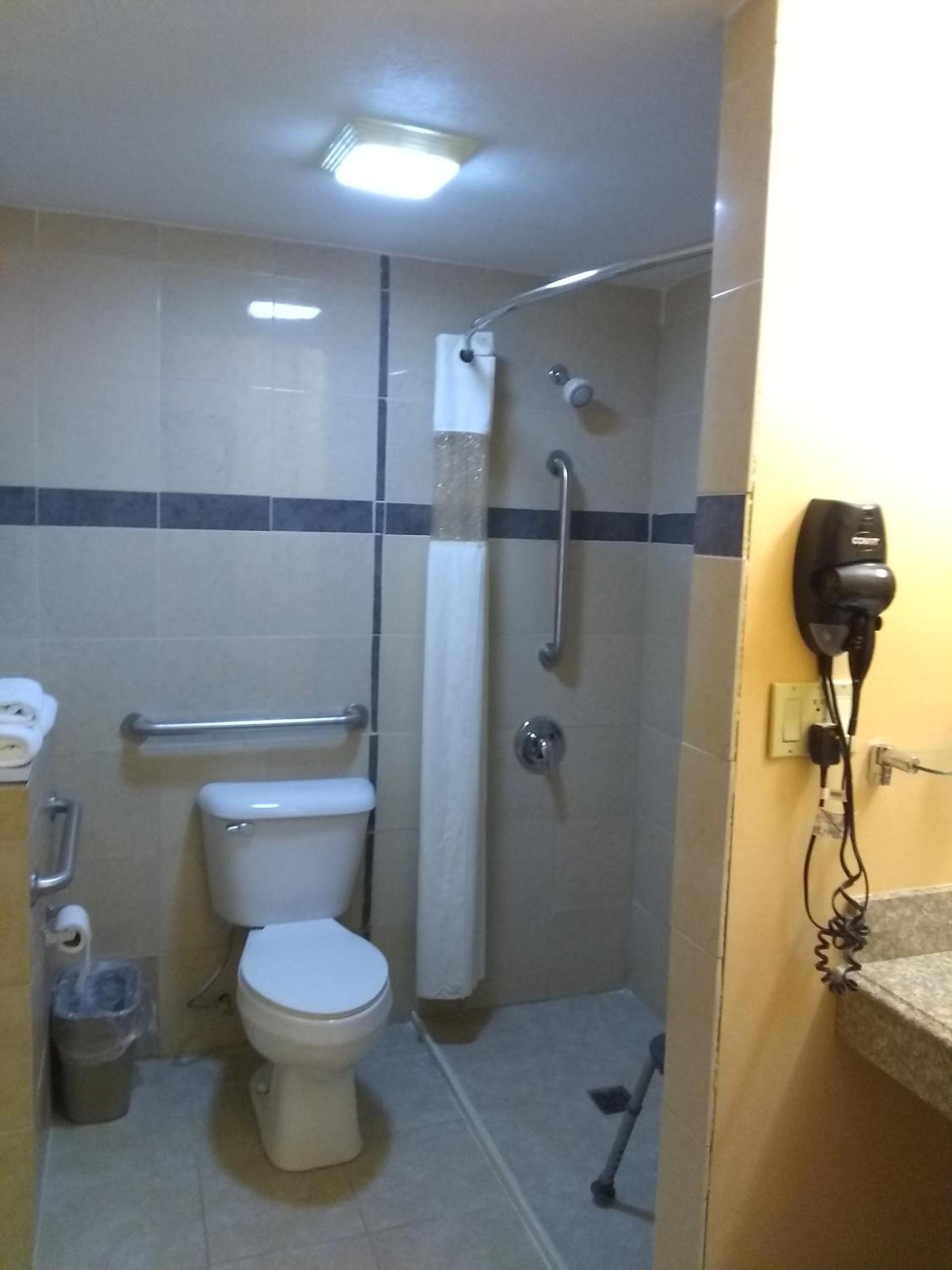 Days Inn by Wyndham Lincoln, IL Route 66 photo 21