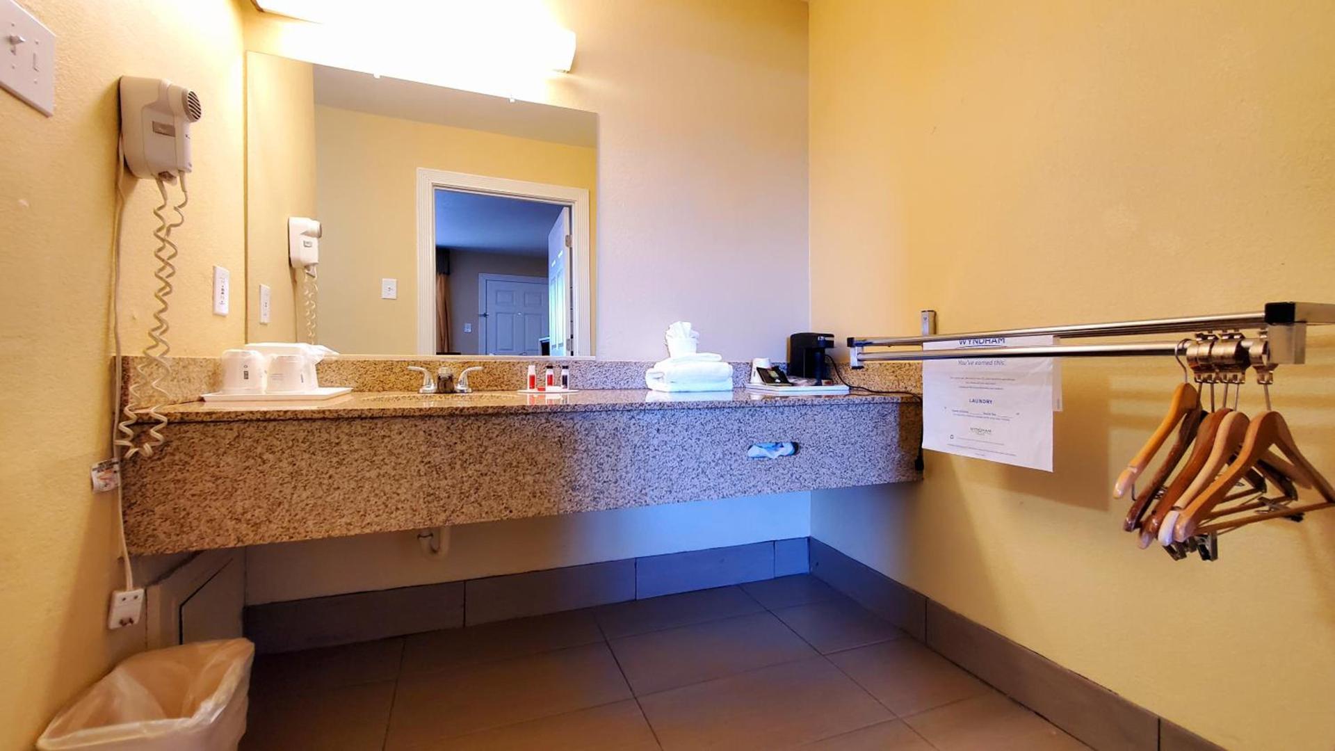 Ramada by Wyndham Flagstaff East photo 48