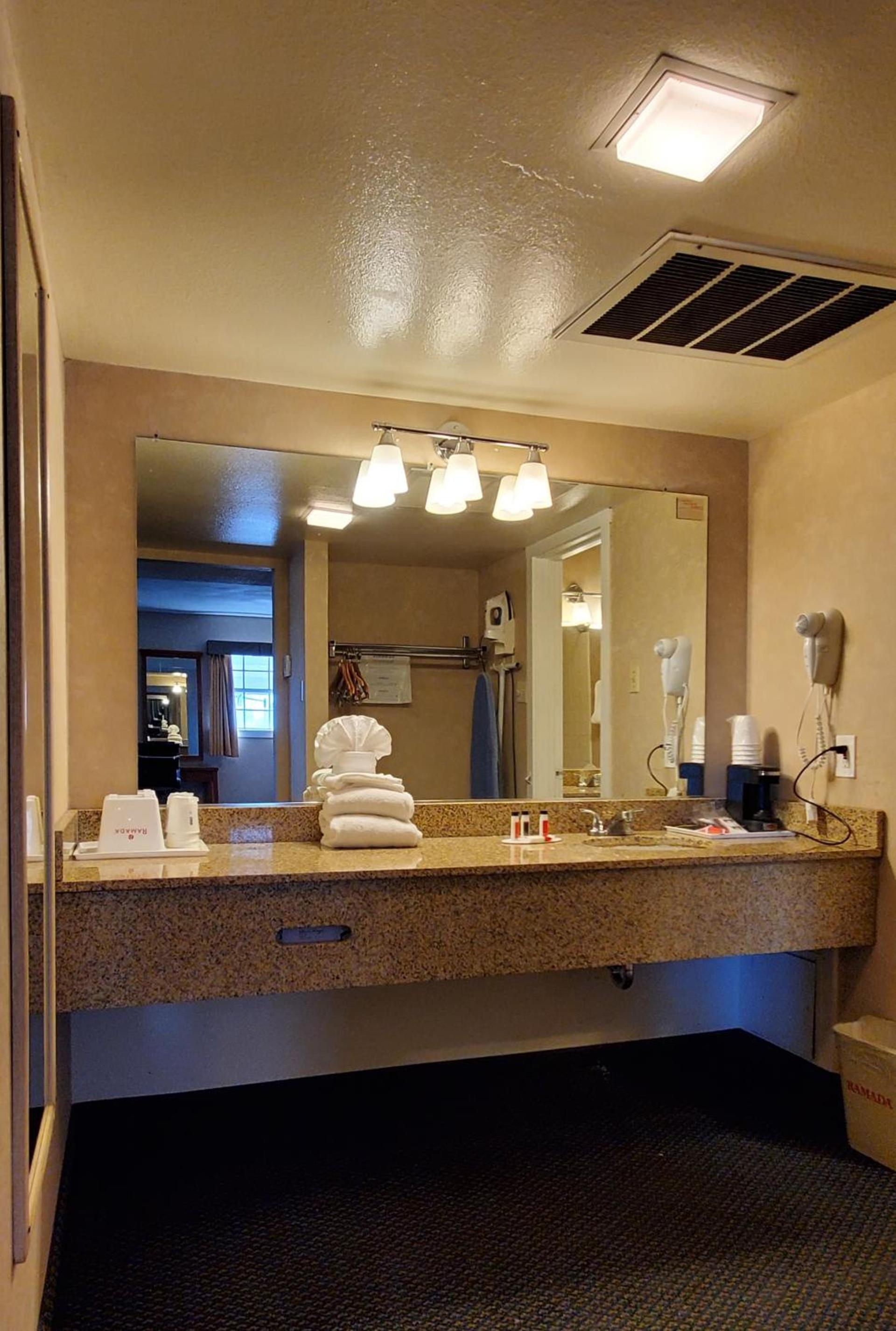 Ramada by Wyndham Flagstaff East photo 27