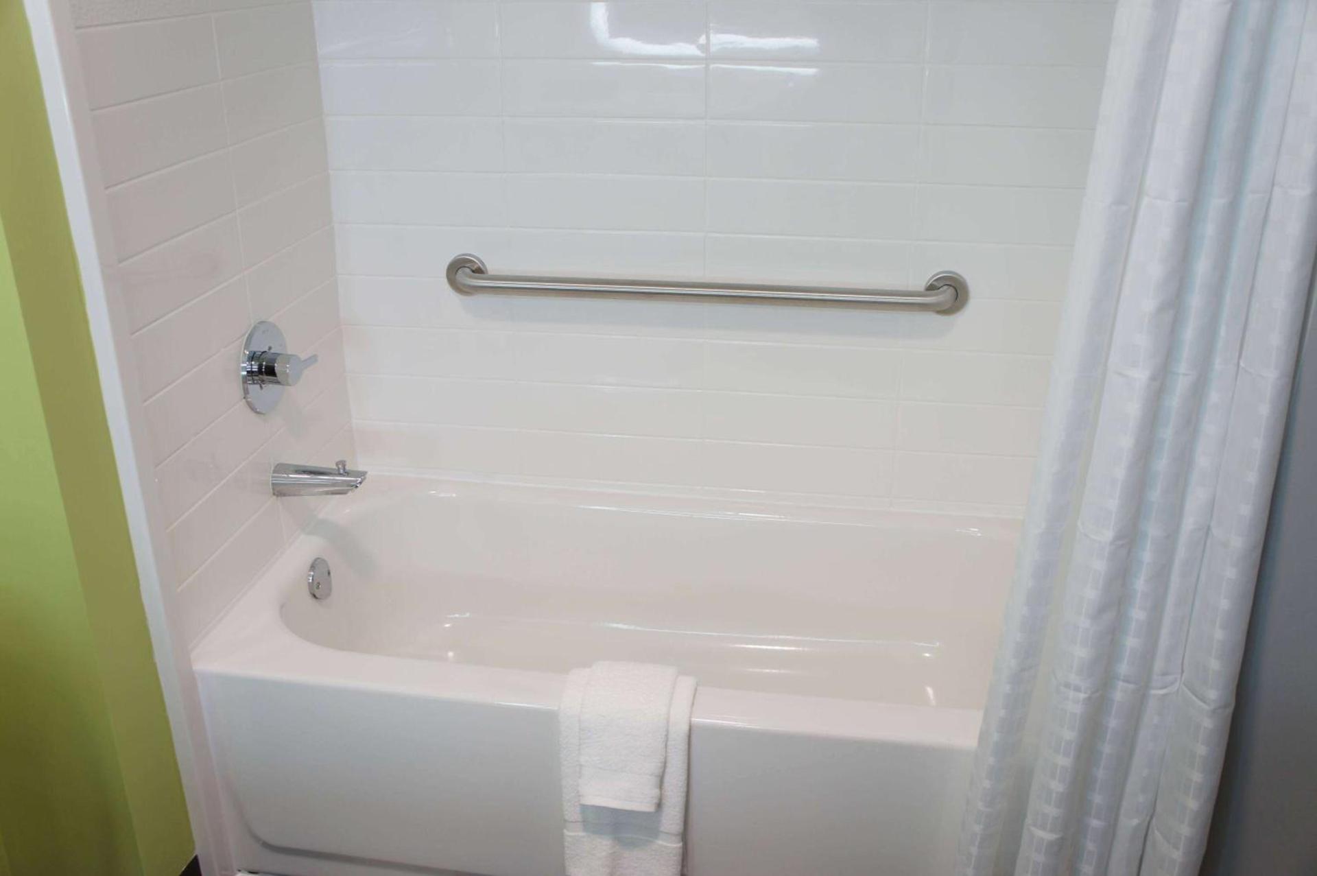 La Quinta Inn & Suites by Wyndham Braselton photo 66