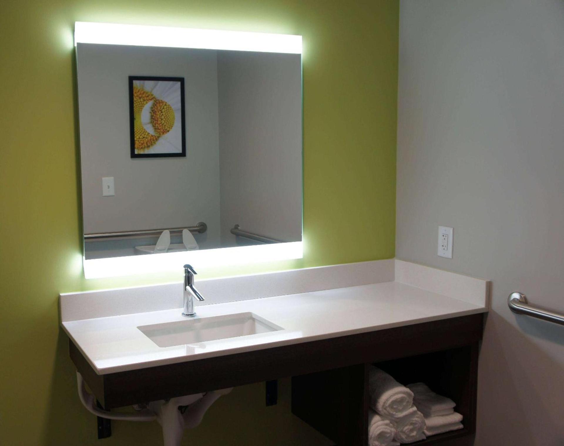 La Quinta Inn & Suites by Wyndham Braselton photo 65