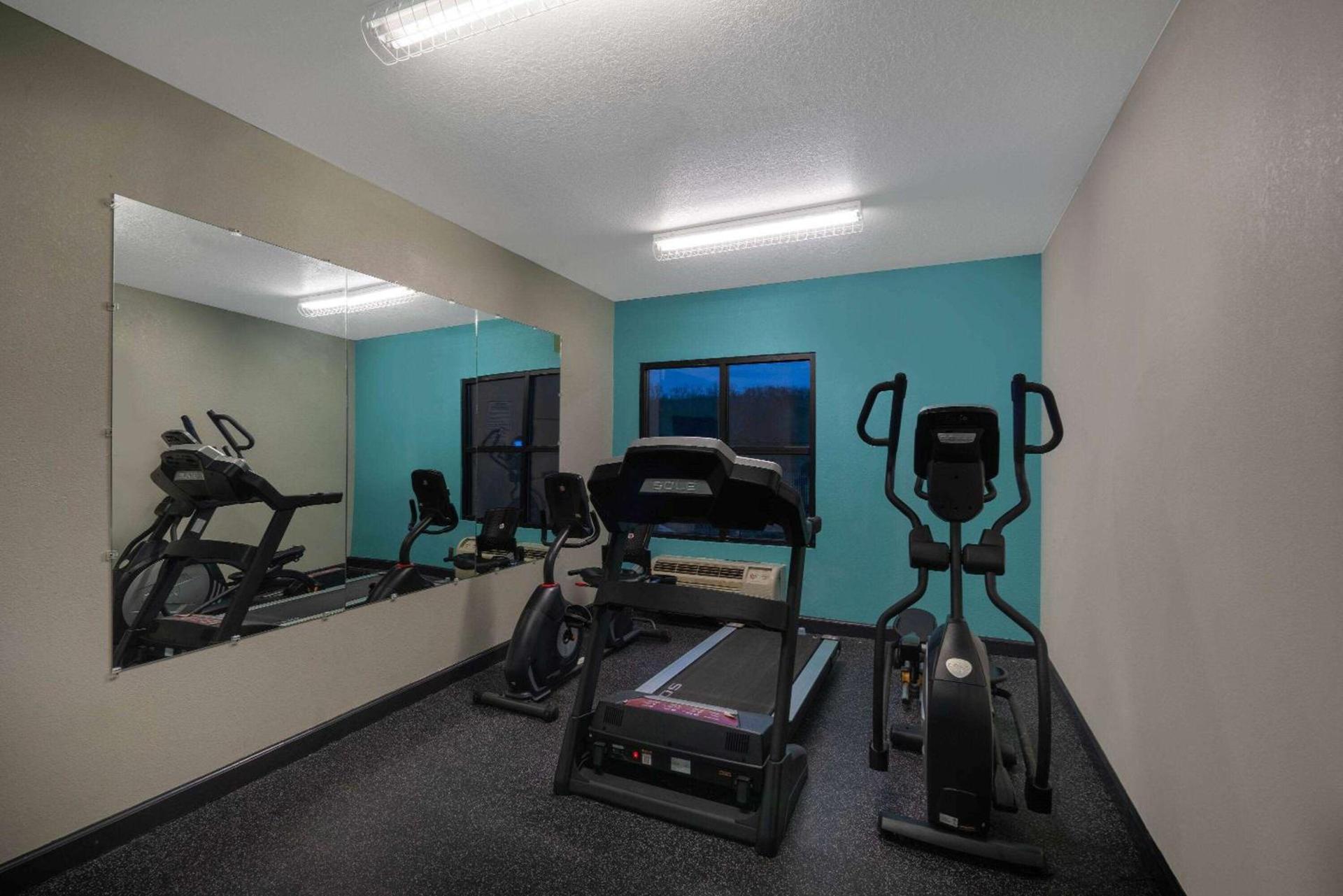 La Quinta by Wyndham Knoxville East photo 10