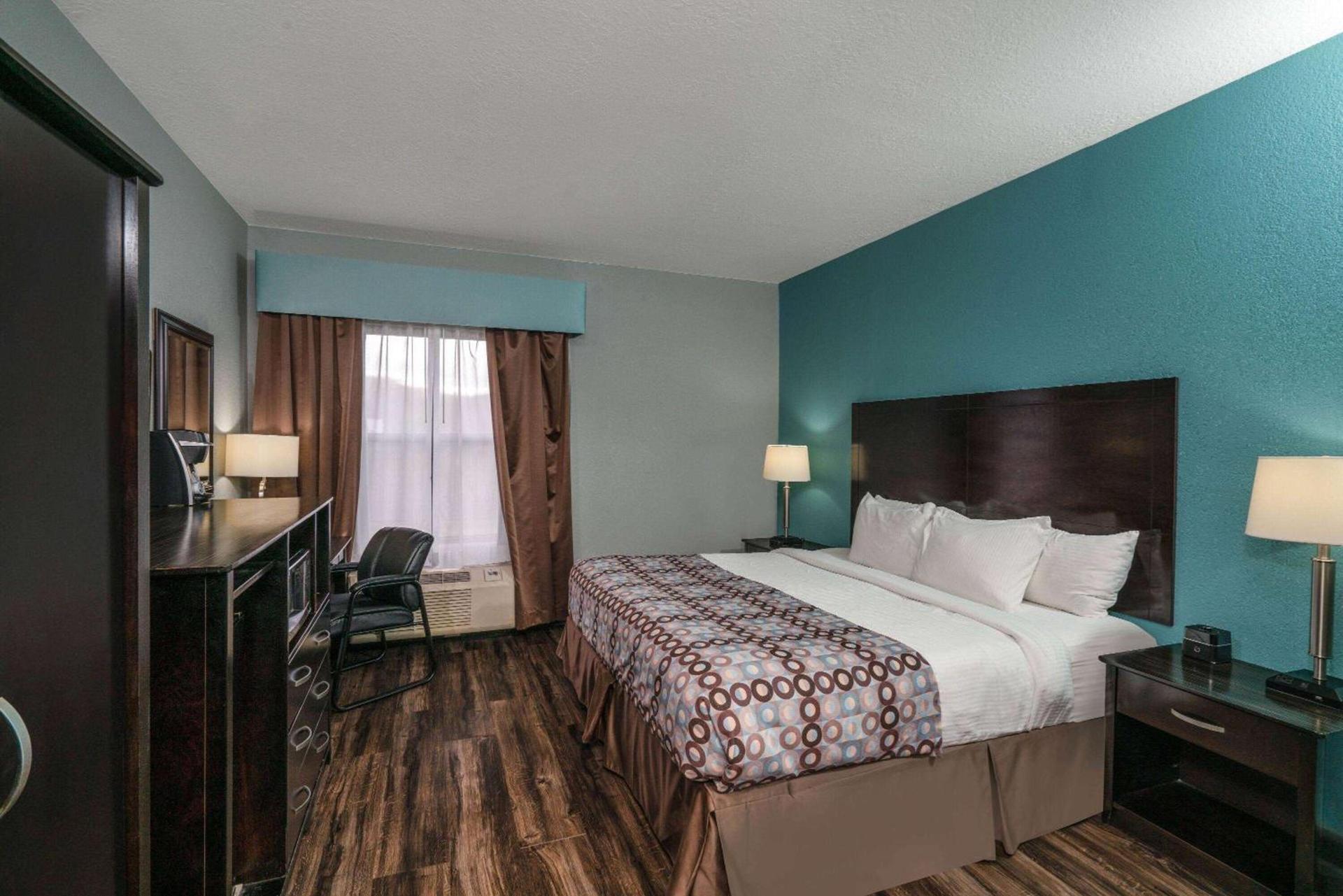 La Quinta by Wyndham Knoxville East photo 24