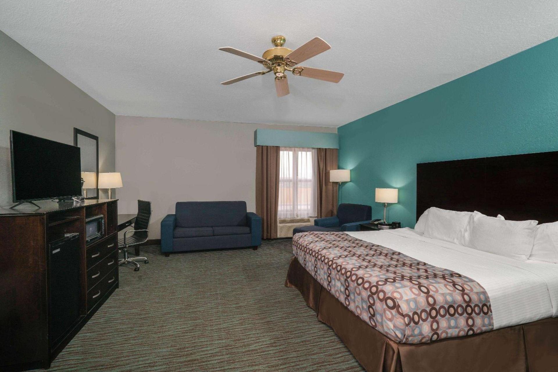 La Quinta by Wyndham Knoxville East photo 34