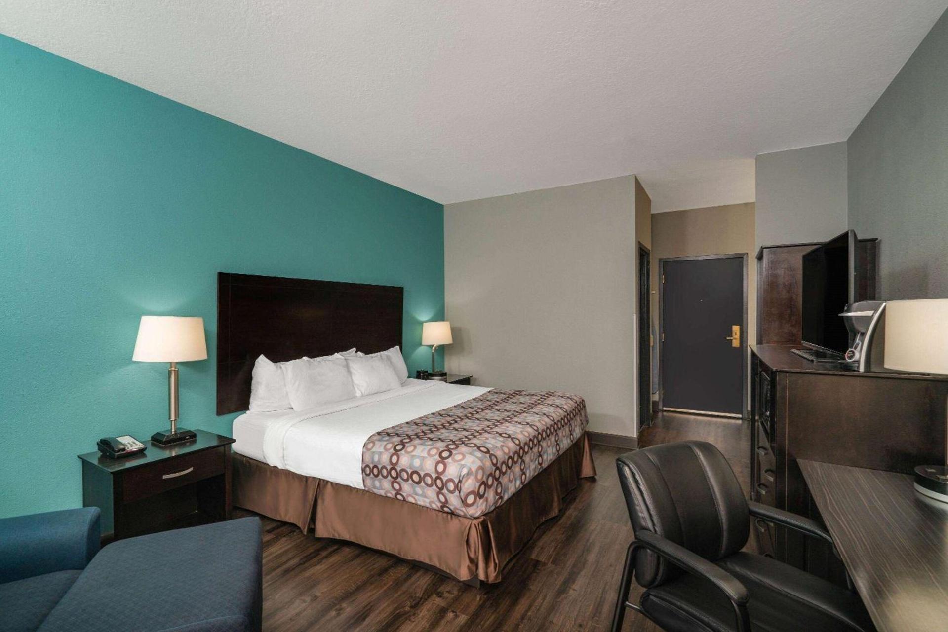 La Quinta by Wyndham Knoxville East photo 41