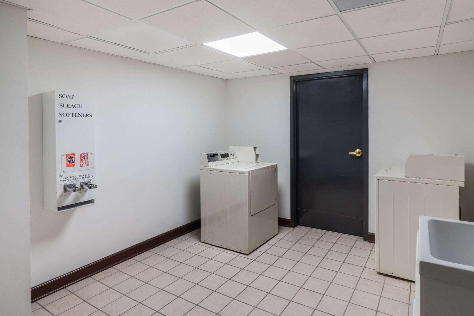 La Quinta by Wyndham Knoxville East photo 53