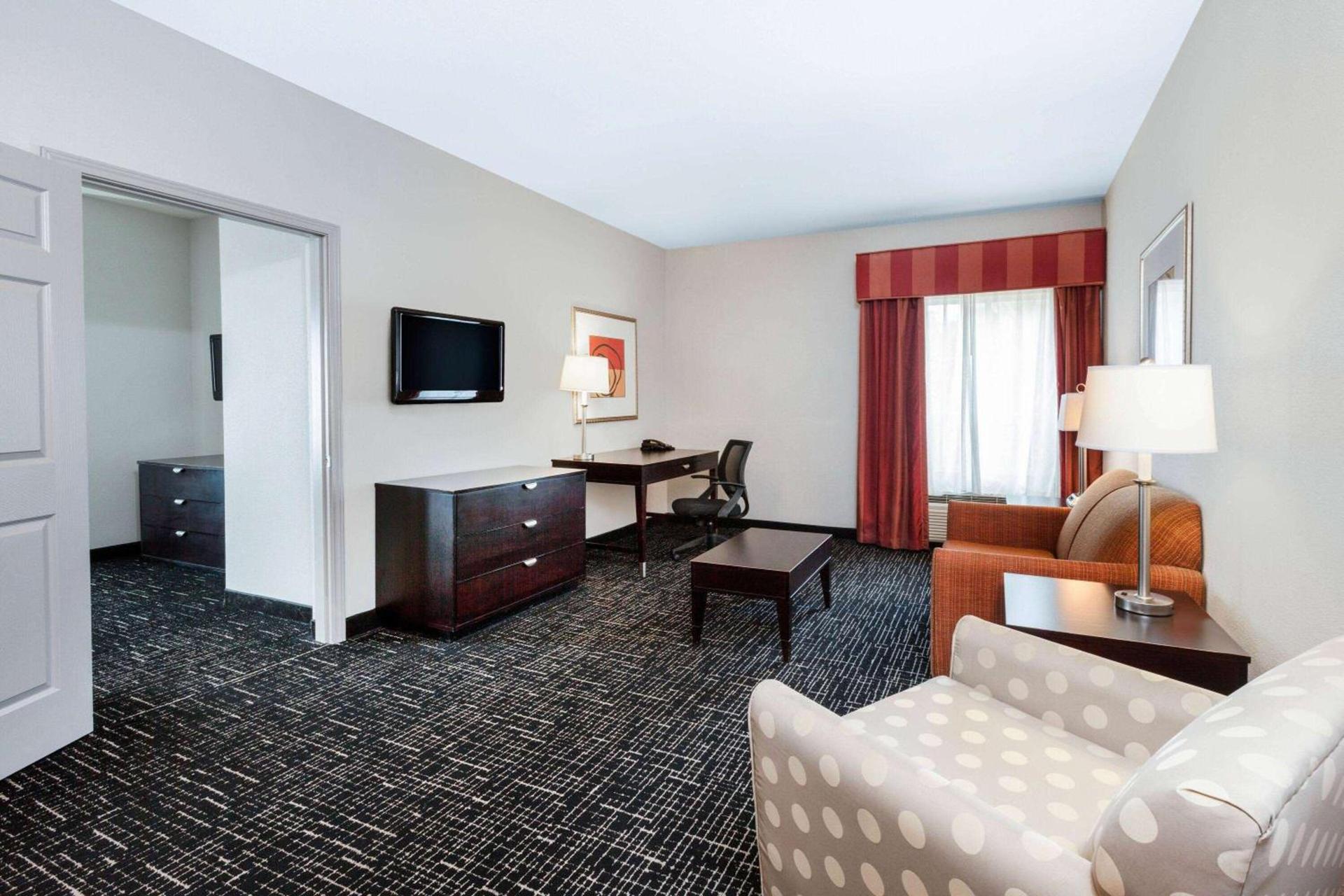 La Quinta by Wyndham Lumberton photo 8