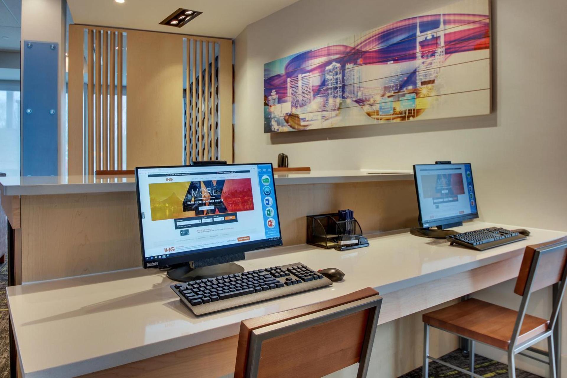 Holiday Inn Express & Suites - Nashville MetroCenter Downtown by IHG photo 62