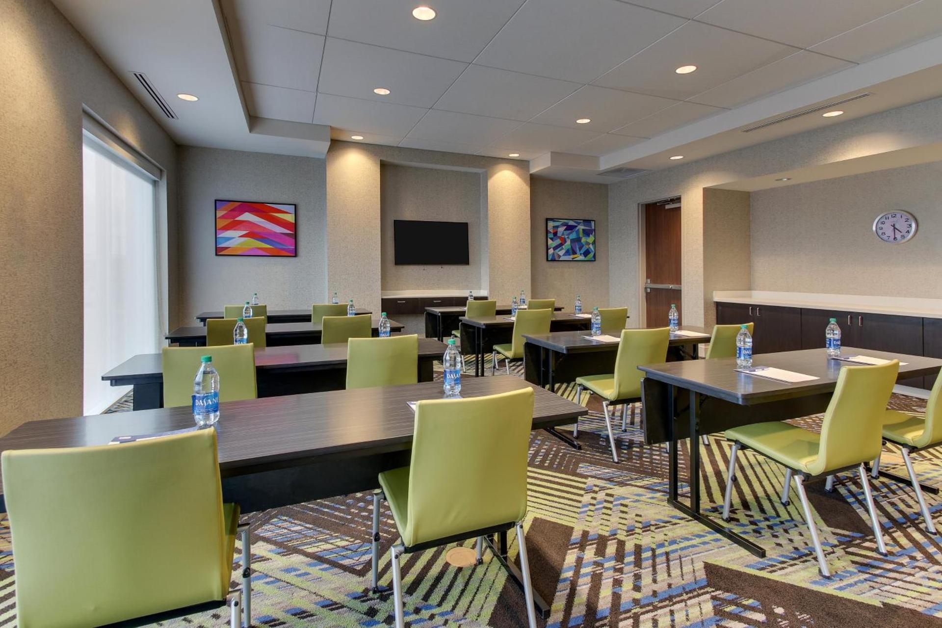 Holiday Inn Express & Suites - Nashville MetroCenter Downtown by IHG photo 79