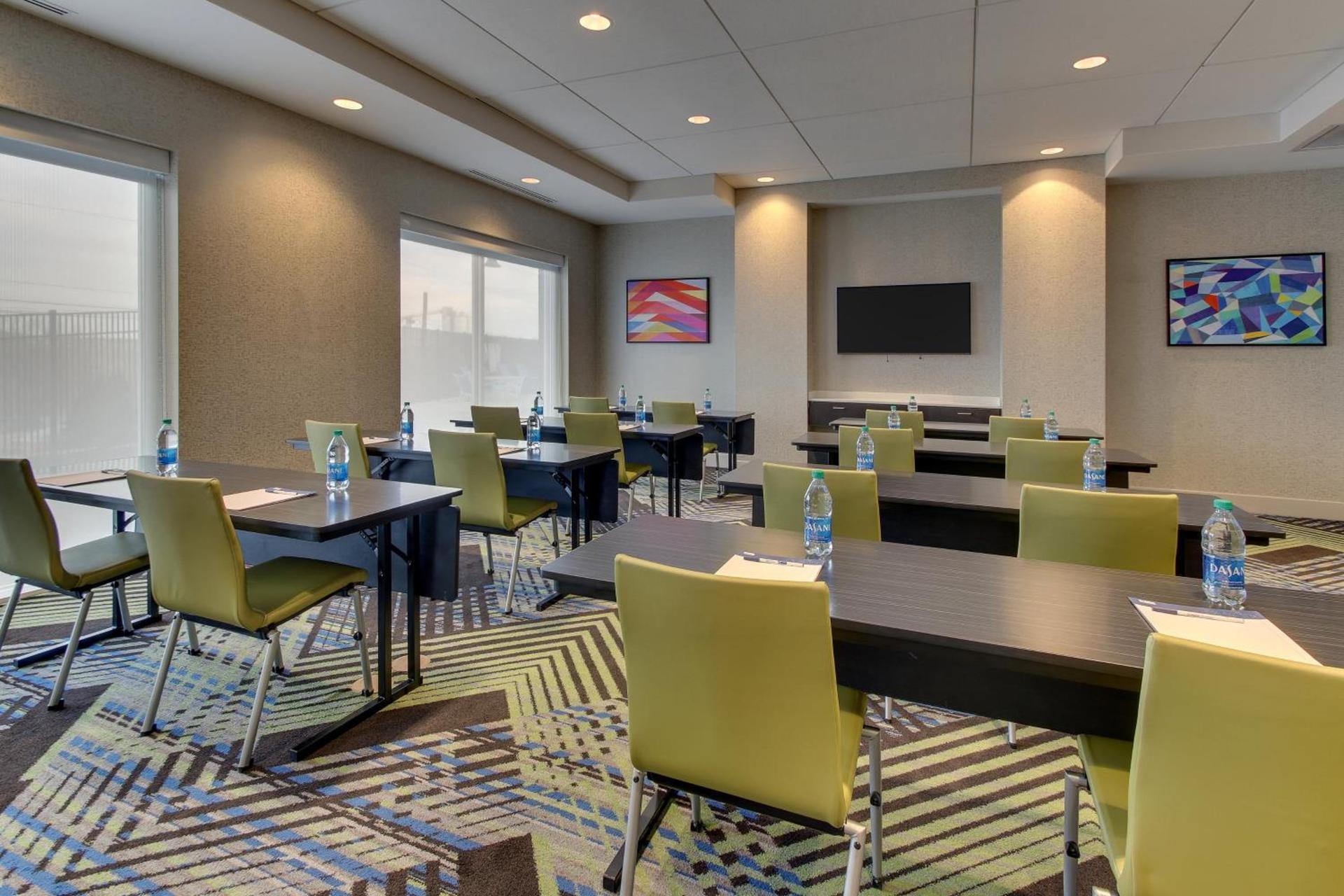 Holiday Inn Express & Suites - Nashville MetroCenter Downtown by IHG photo 92