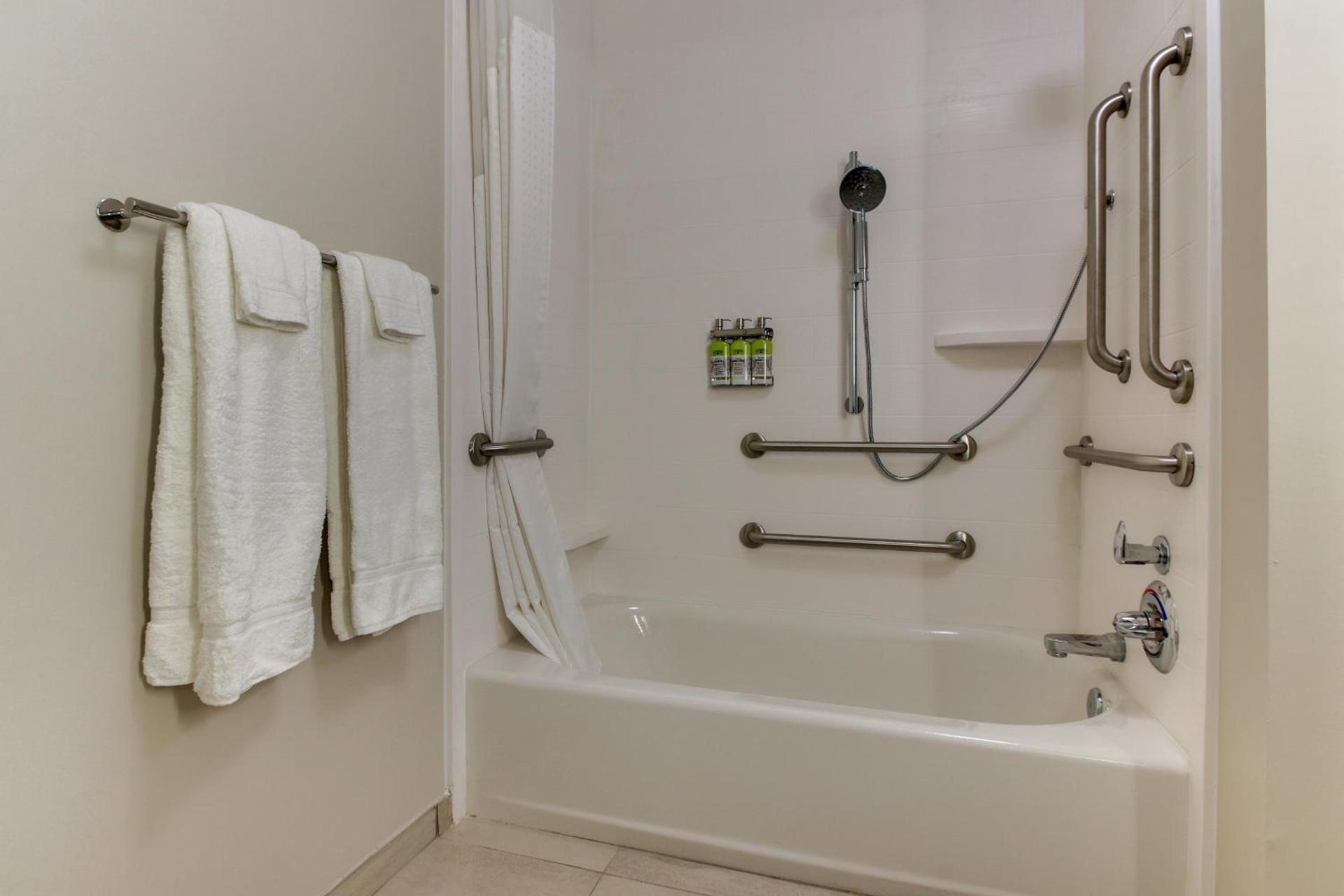 Holiday Inn Express & Suites - Nashville MetroCenter Downtown by IHG photo 36