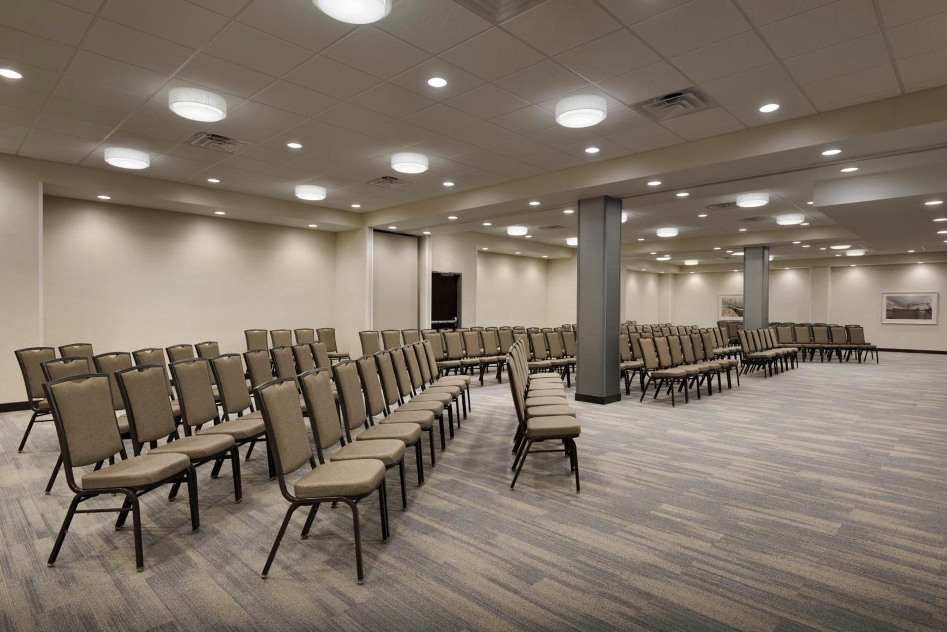 Holiday Inn & Suites Duluth-Downtown by IHG photo 11