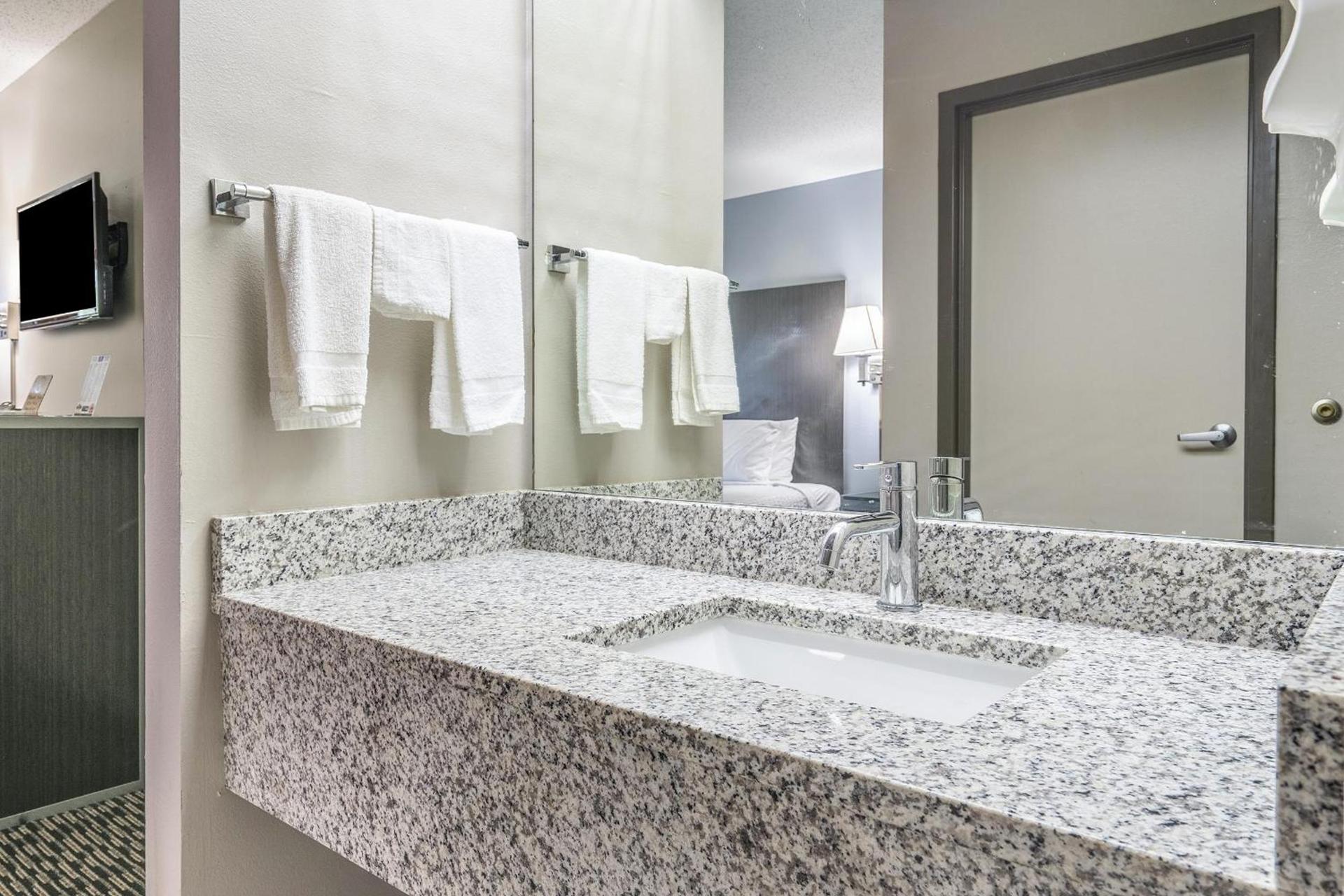 Suburban Studios Chattanooga Northeast - Ooltewah photo 52