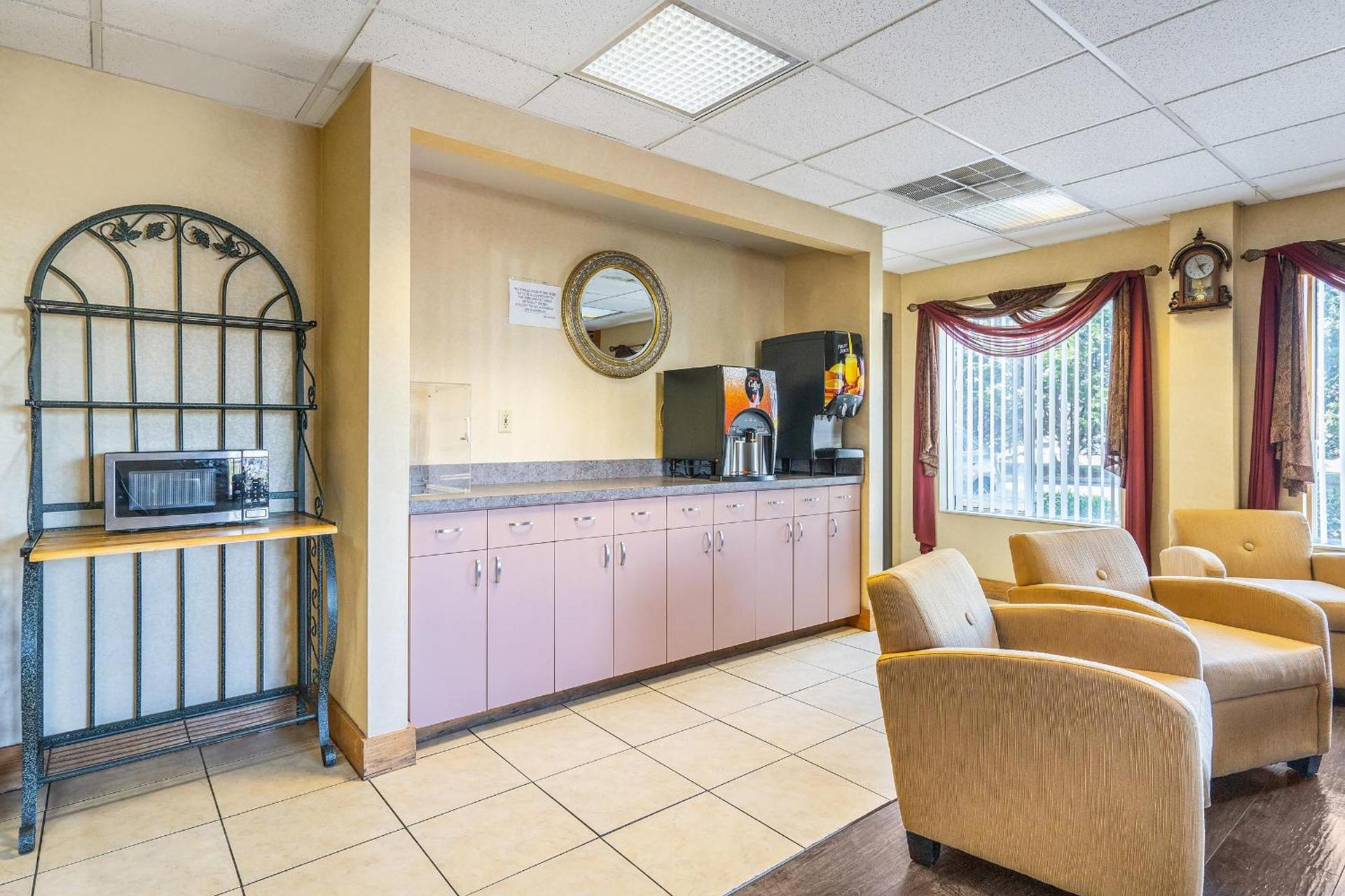 Suburban Studios Chattanooga Northeast - Ooltewah photo 44