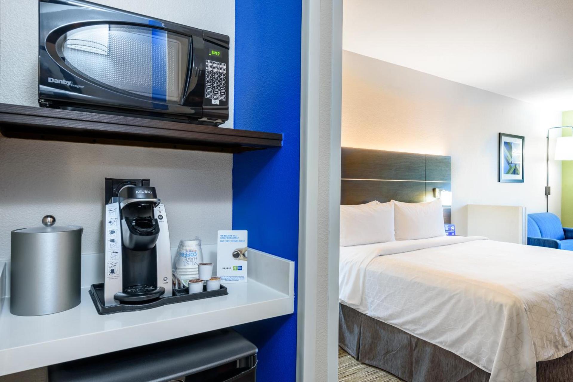 Holiday Inn Express Hotel and Suites Bastrop by IHG photo 4