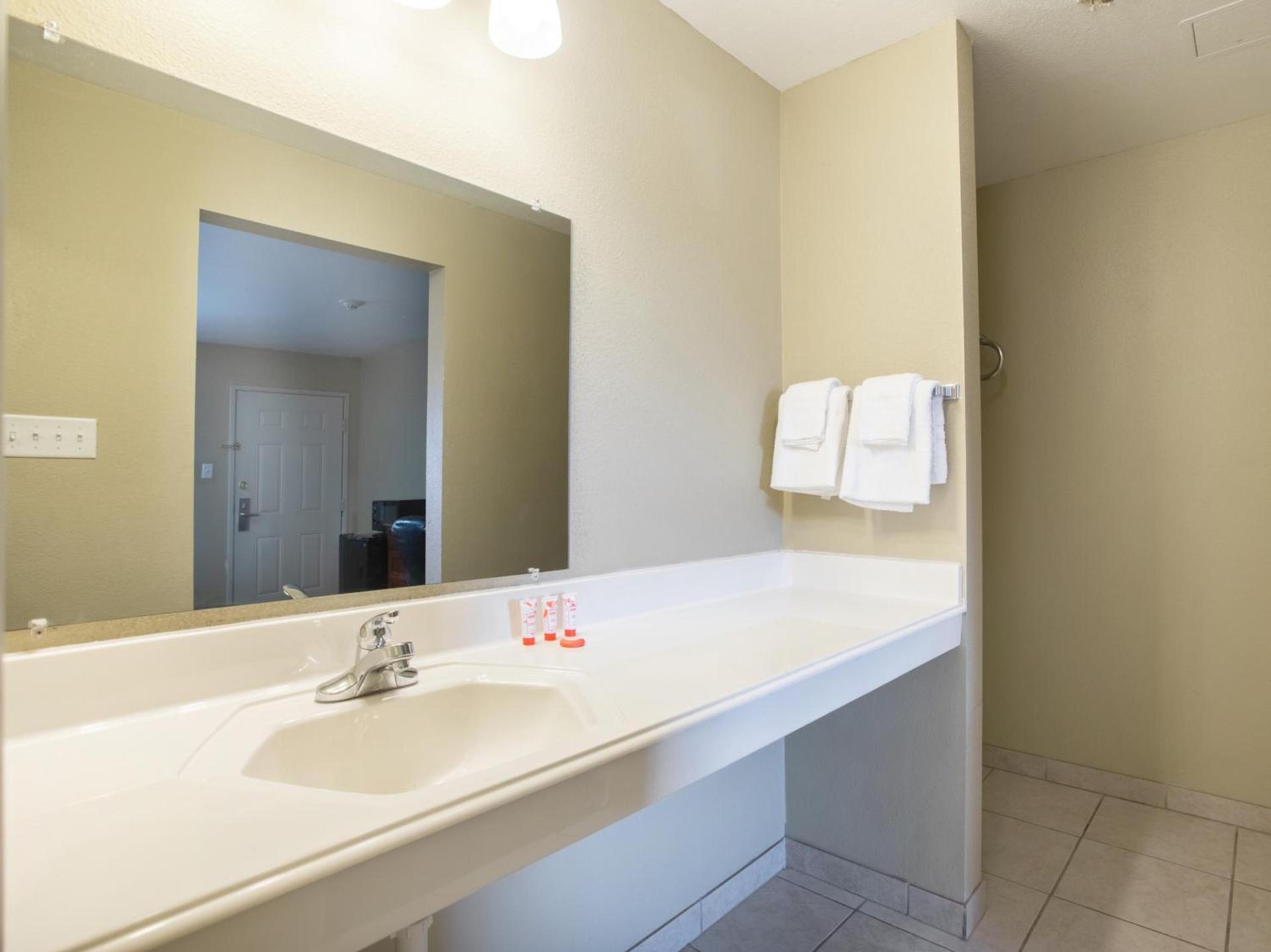 Rodeway Inn photo 27