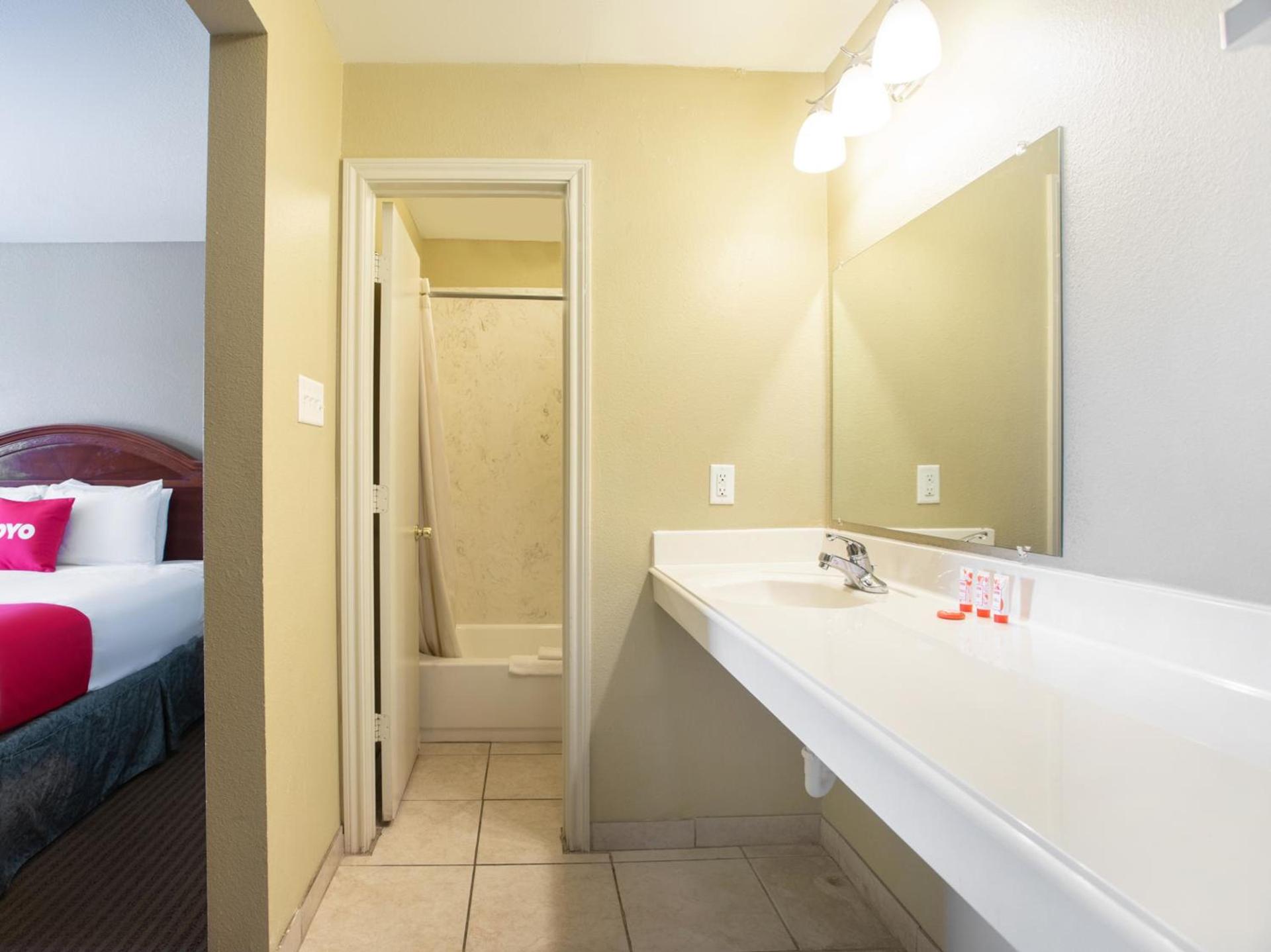 Rodeway Inn photo 28