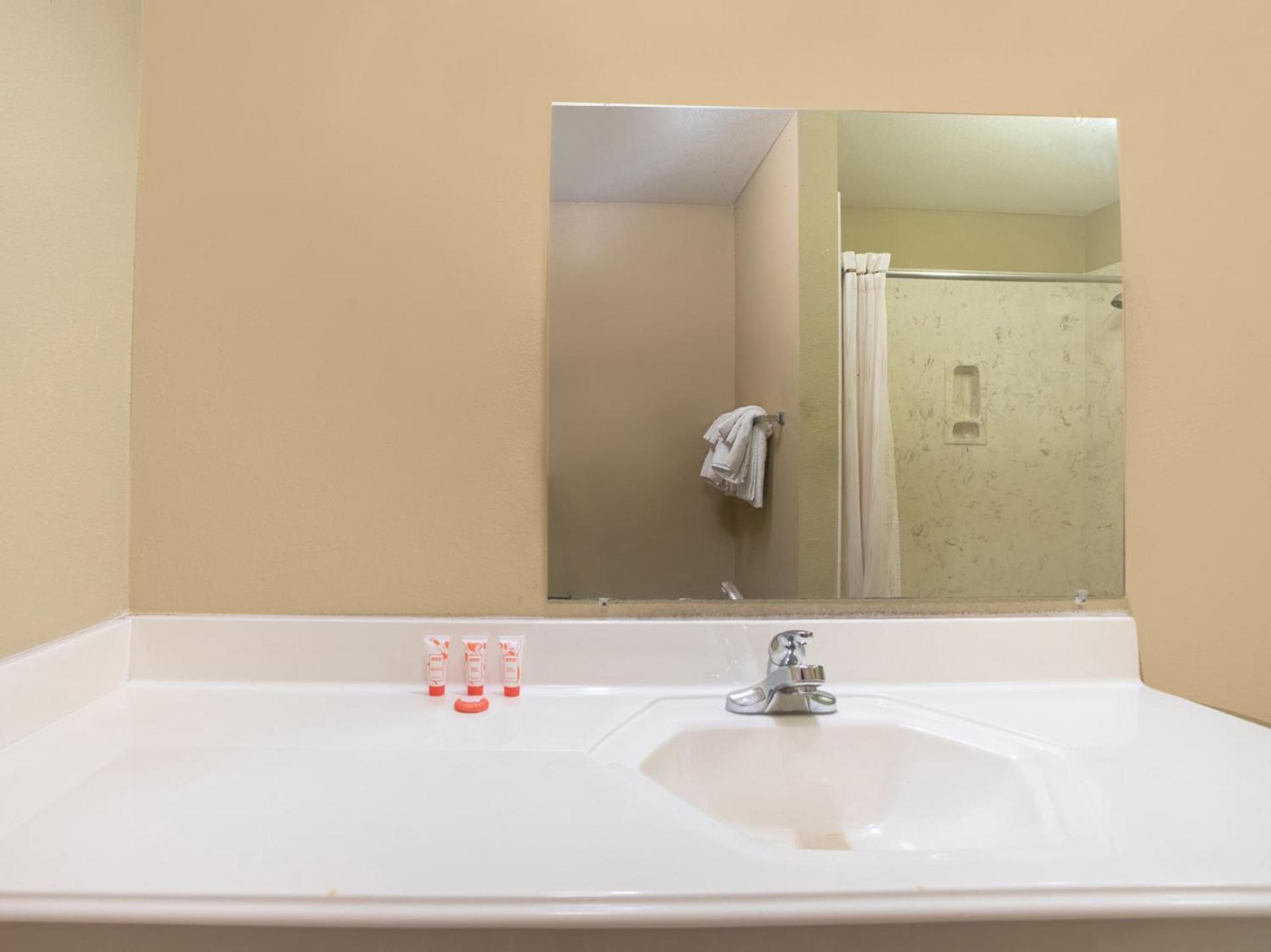 Rodeway Inn photo 24