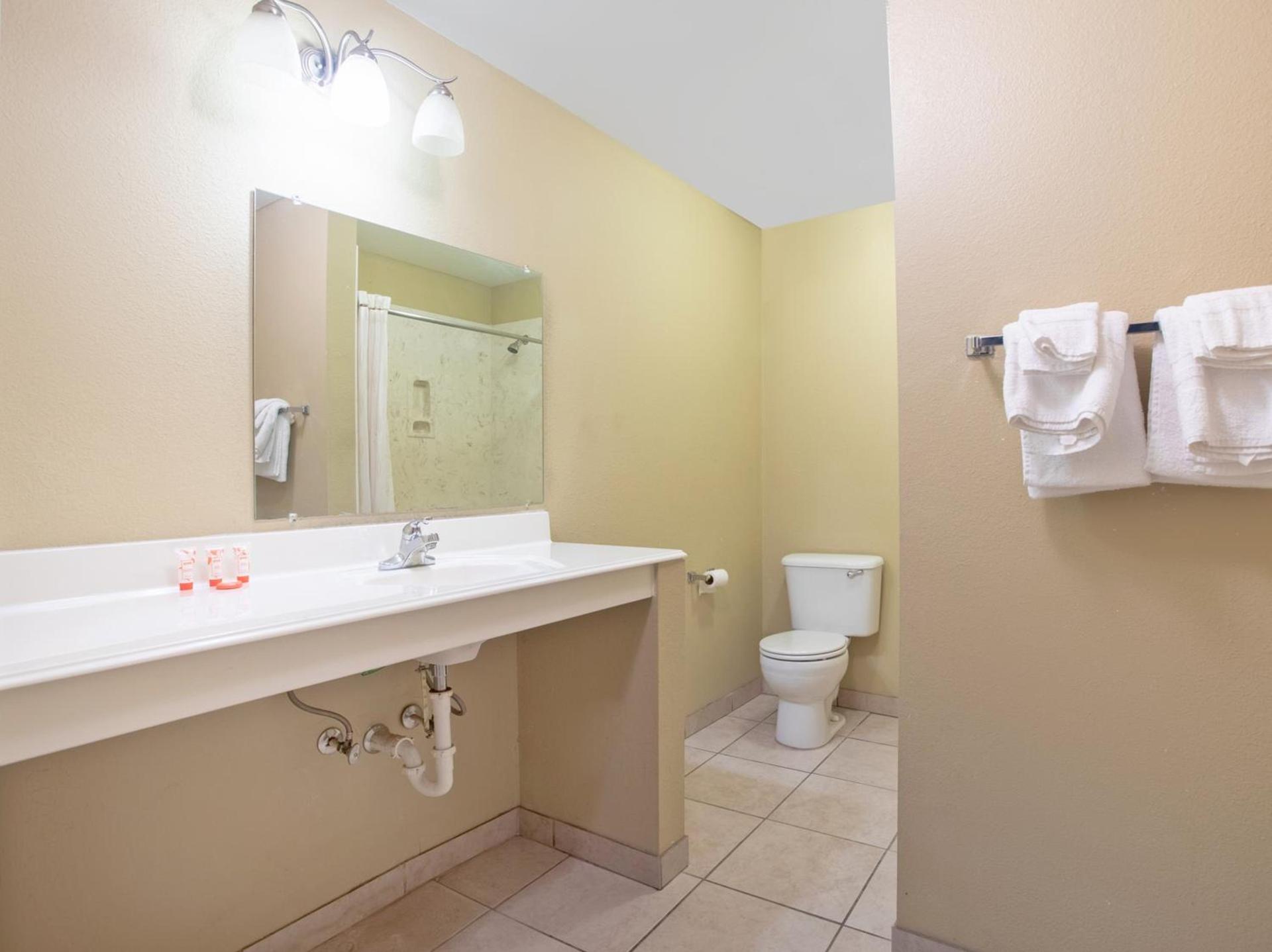 Rodeway Inn photo 26