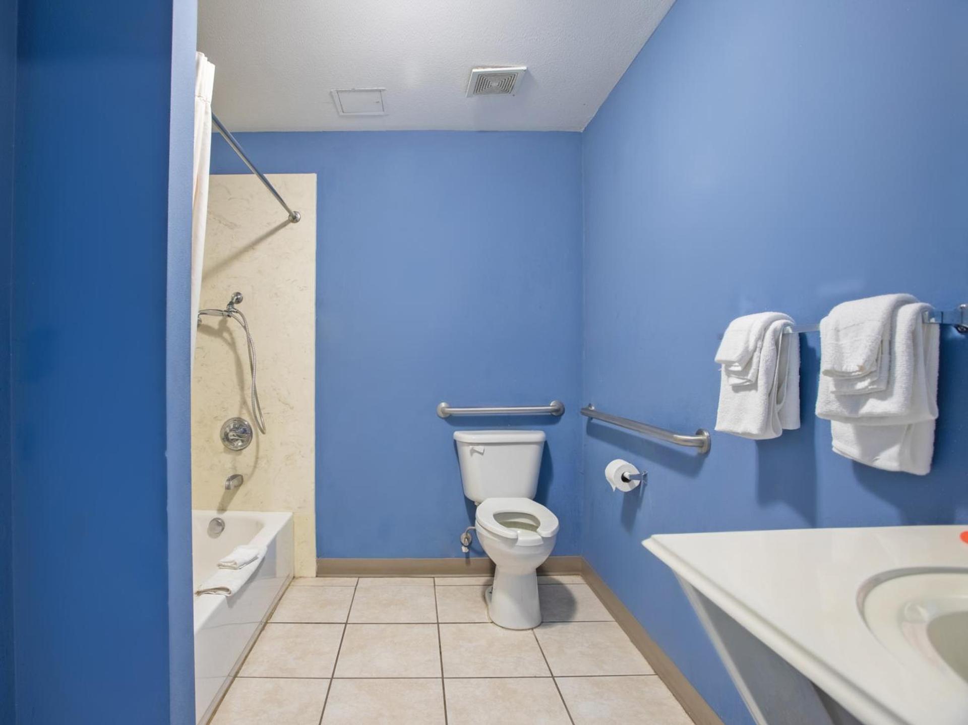 Rodeway Inn photo 8