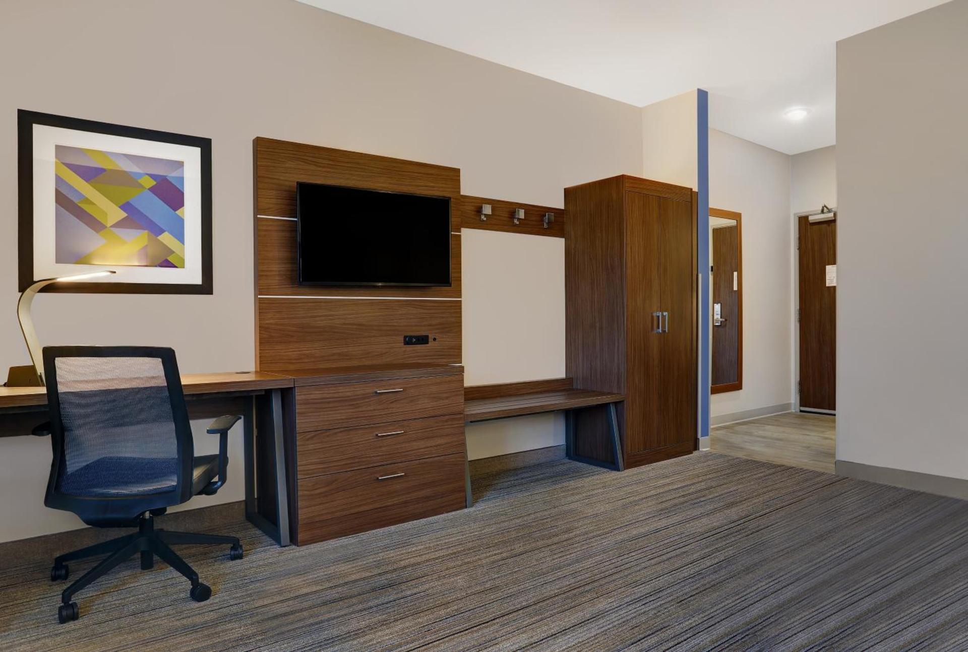 Holiday Inn Express & Suites - Lenexa - Overland Park Area by IHG photo 51