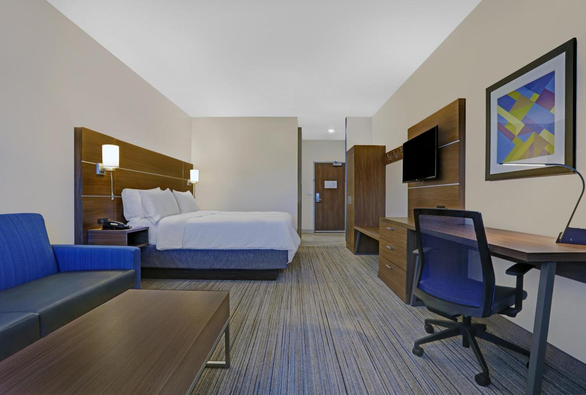 Holiday Inn Express & Suites - Lenexa - Overland Park Area by IHG photo 39