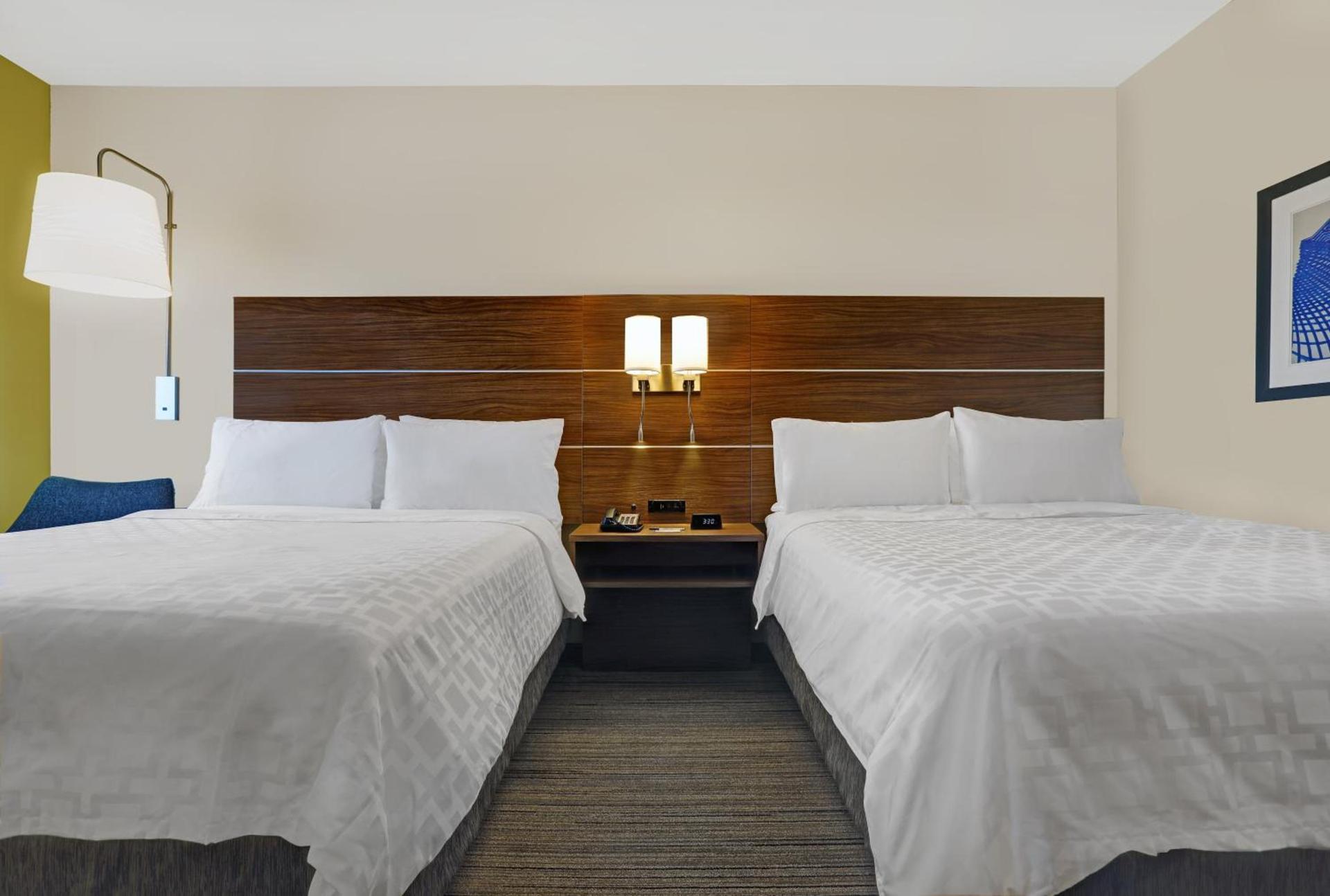 Holiday Inn Express & Suites - Lenexa - Overland Park Area by IHG photo 45
