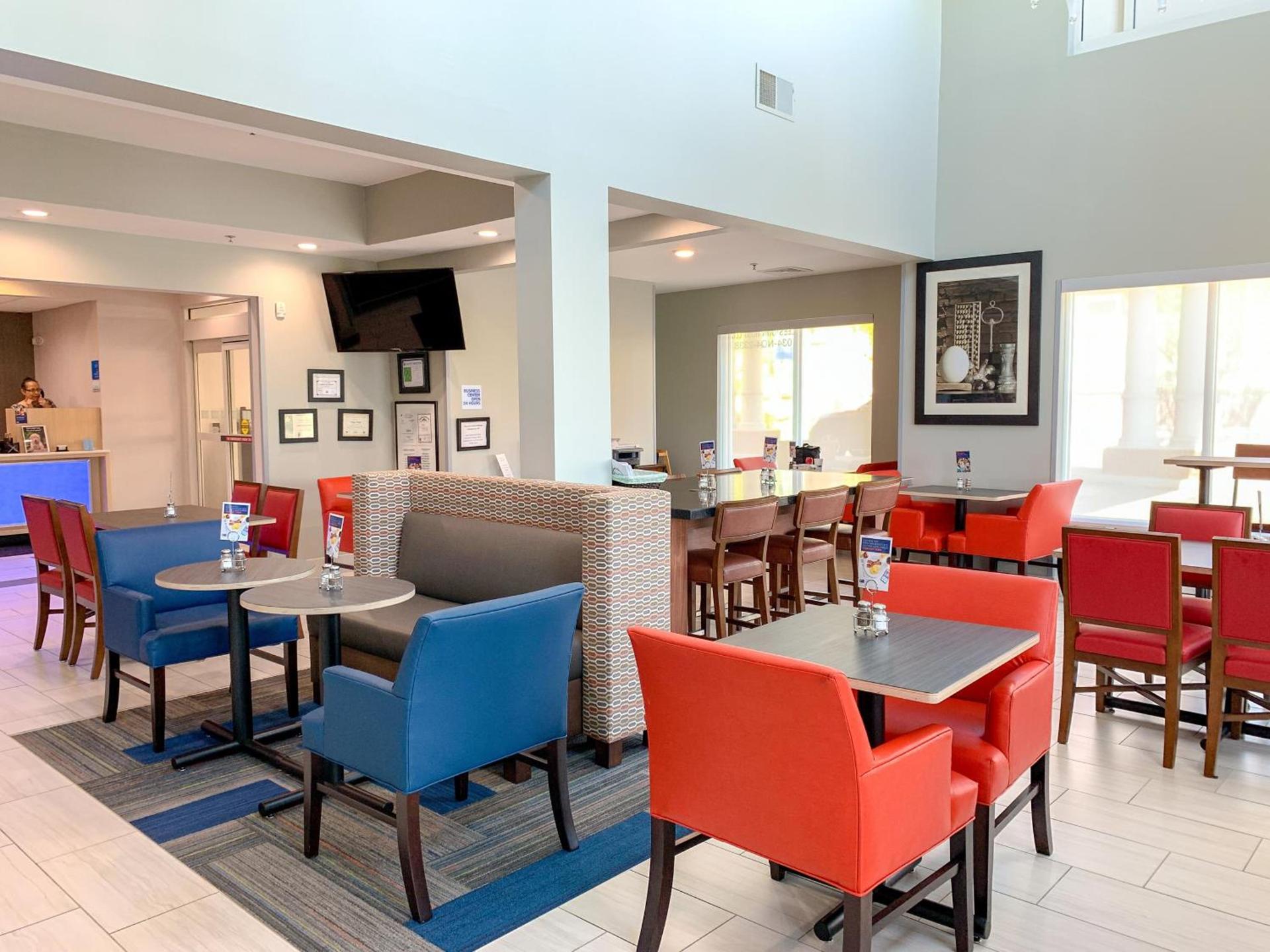 Holiday Inn Express & Suites Lexington Downtown Area-Keeneland by IHG photo 22