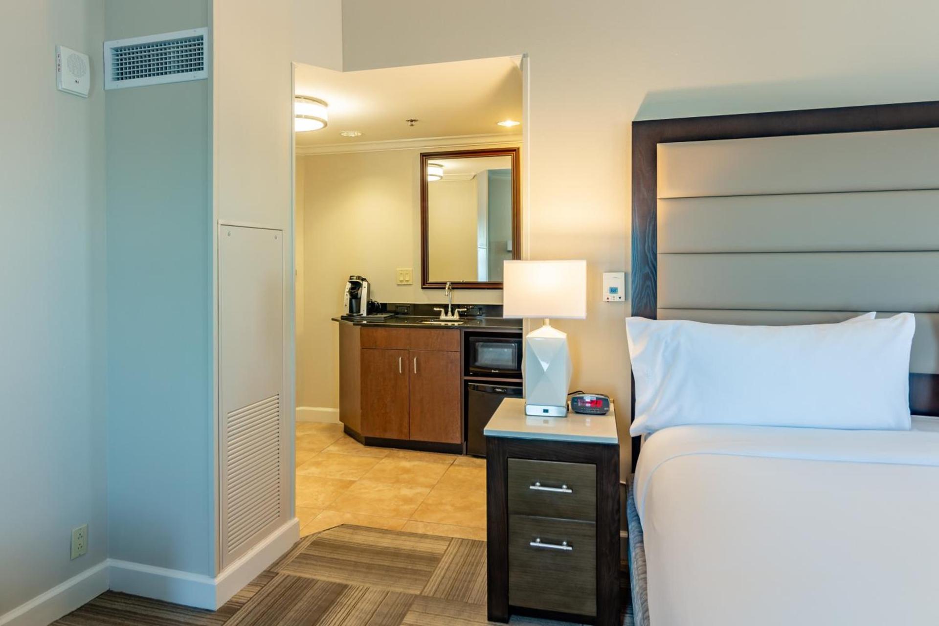 Holiday Inn Express Savannah - Historic District photo 36