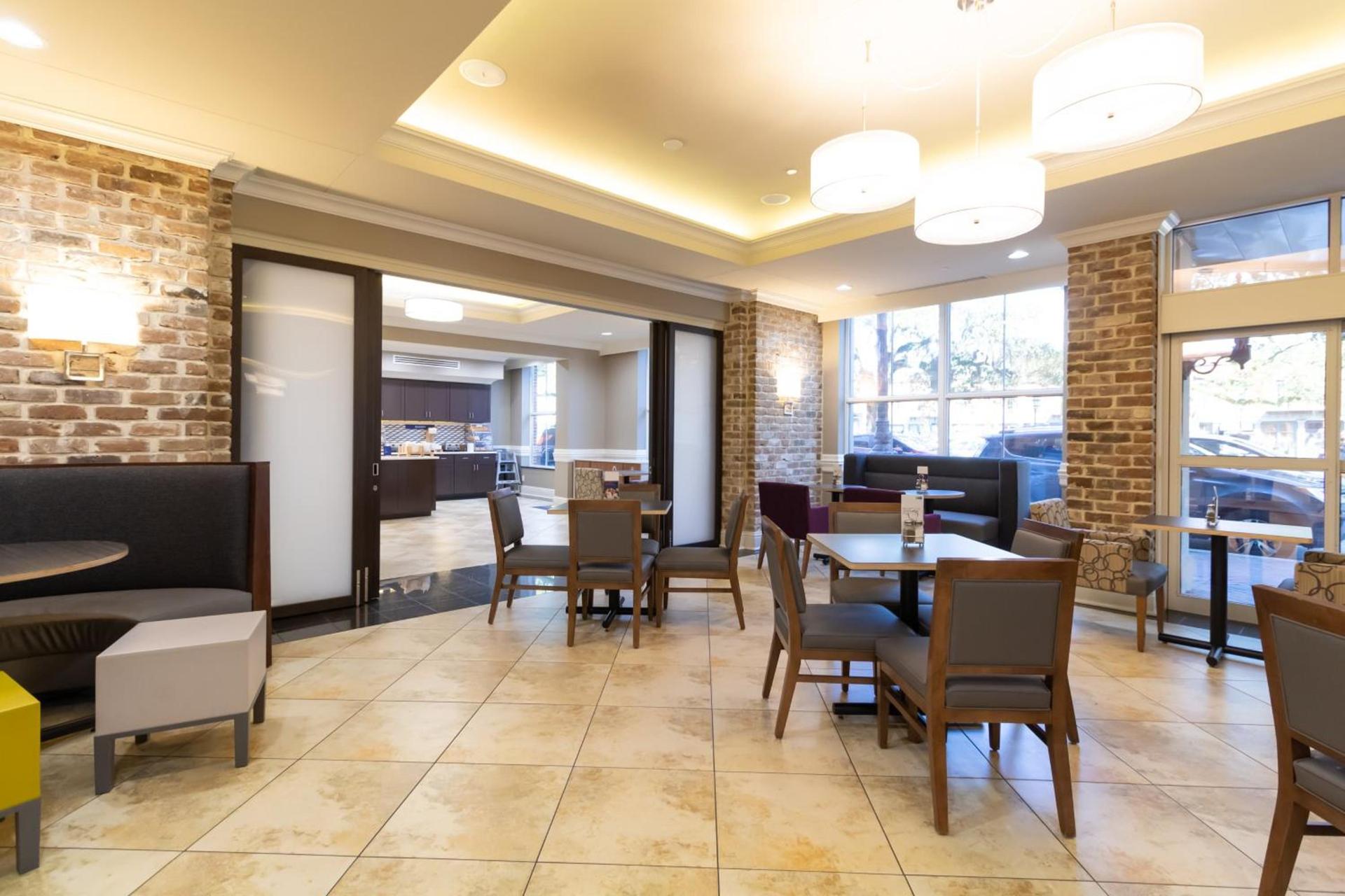 Holiday Inn Express Savannah - Historic District photo 27