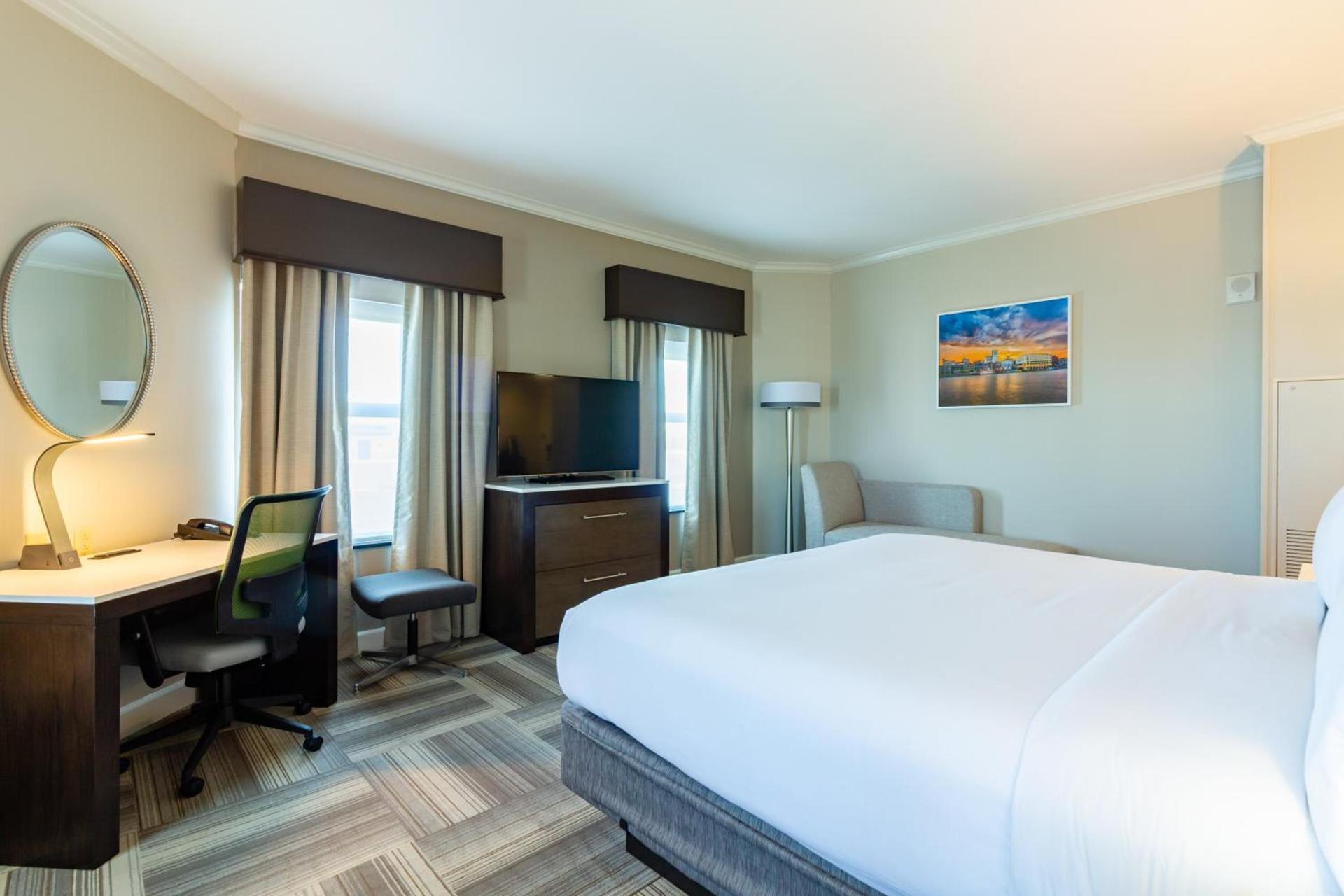 Holiday Inn Express Savannah - Historic District photo 52