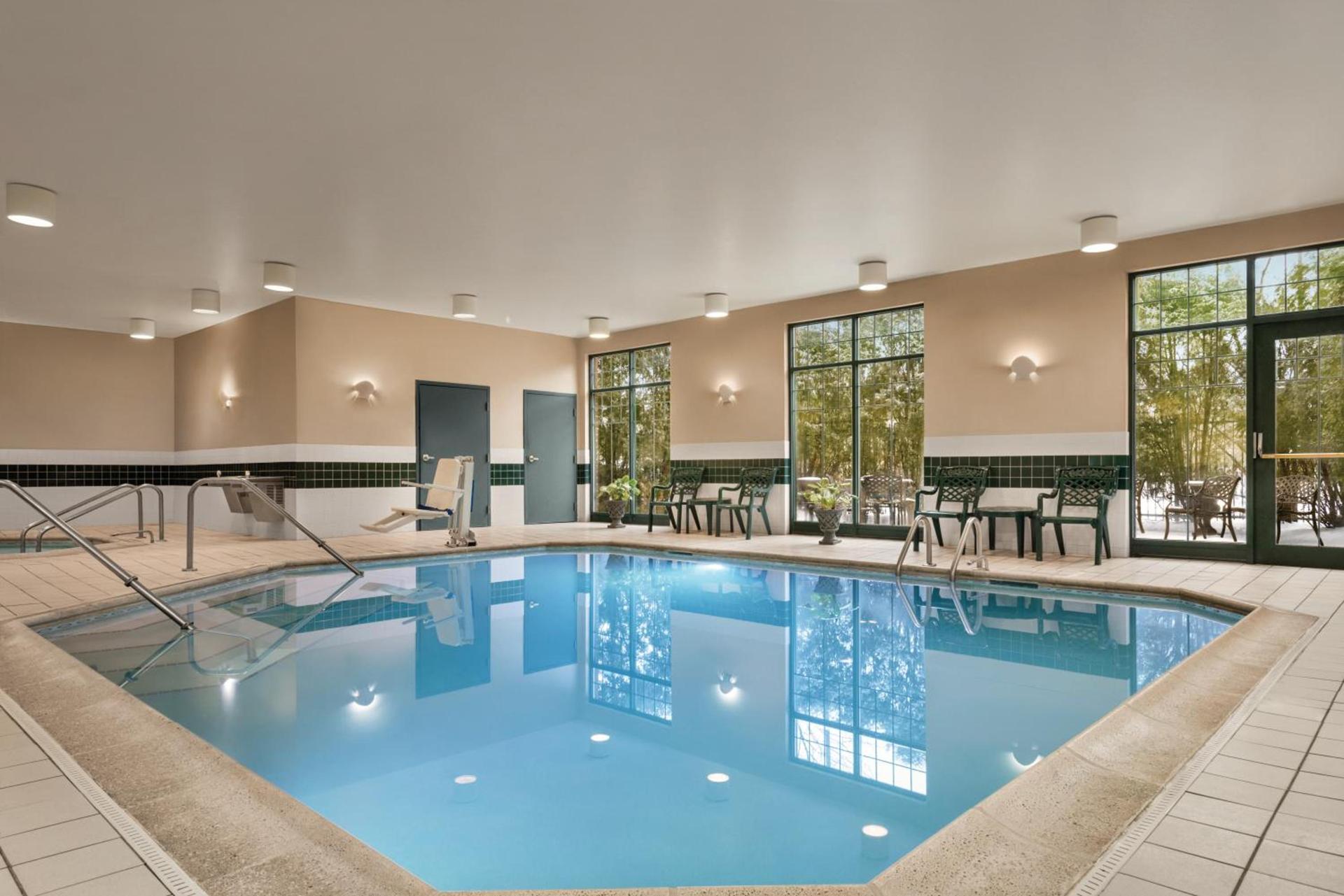Country Inn & Suites by Radisson, Schaumburg, IL photo 35