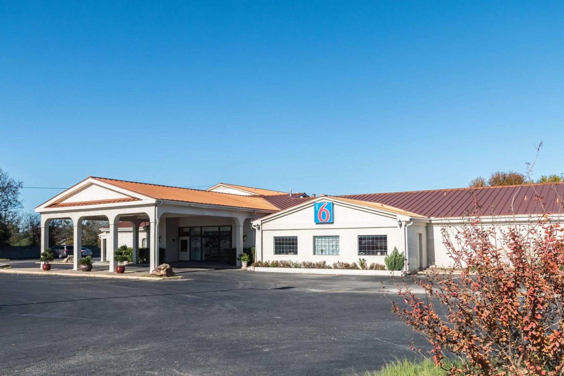 Motel 6-Stephenville, TX photo 4