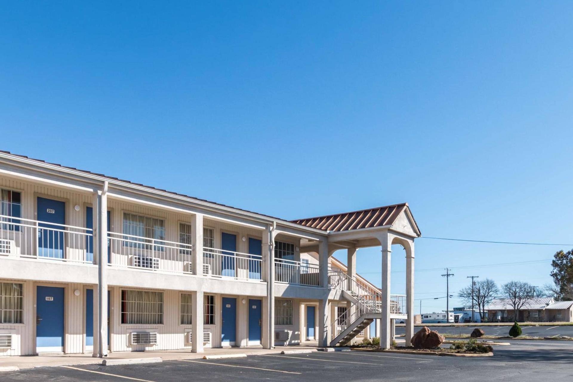 Motel 6-Stephenville, TX photo 2