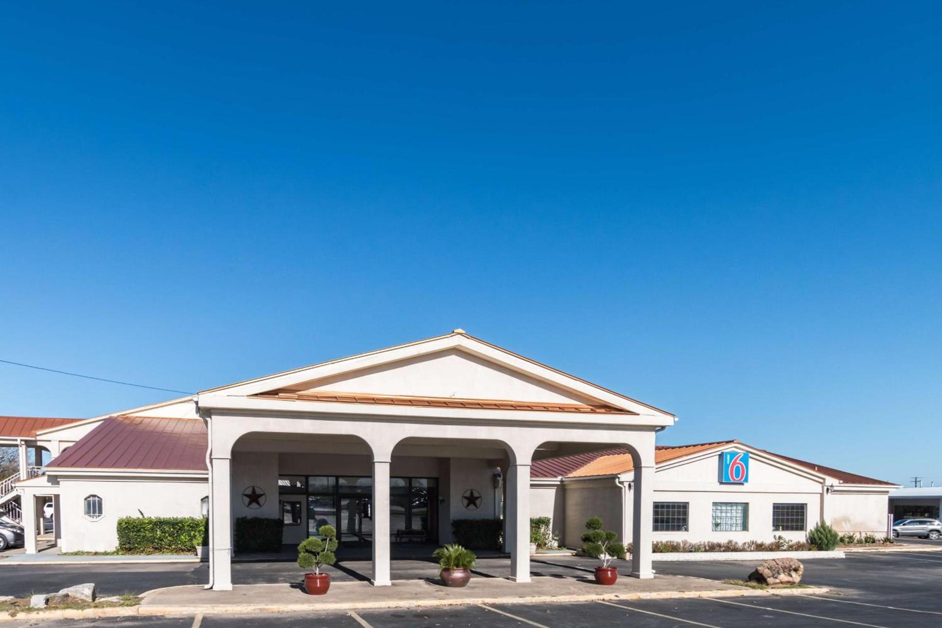 Motel 6-Stephenville, TX photo 3