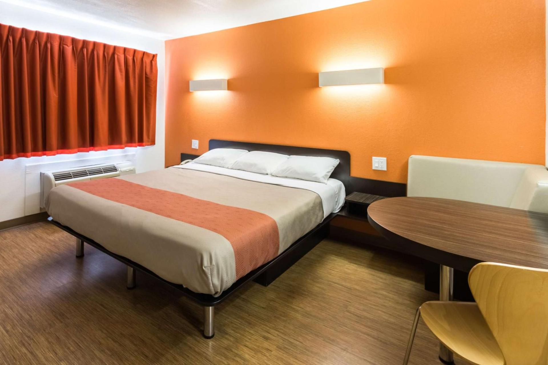 Motel 6-Stephenville, TX photo 8