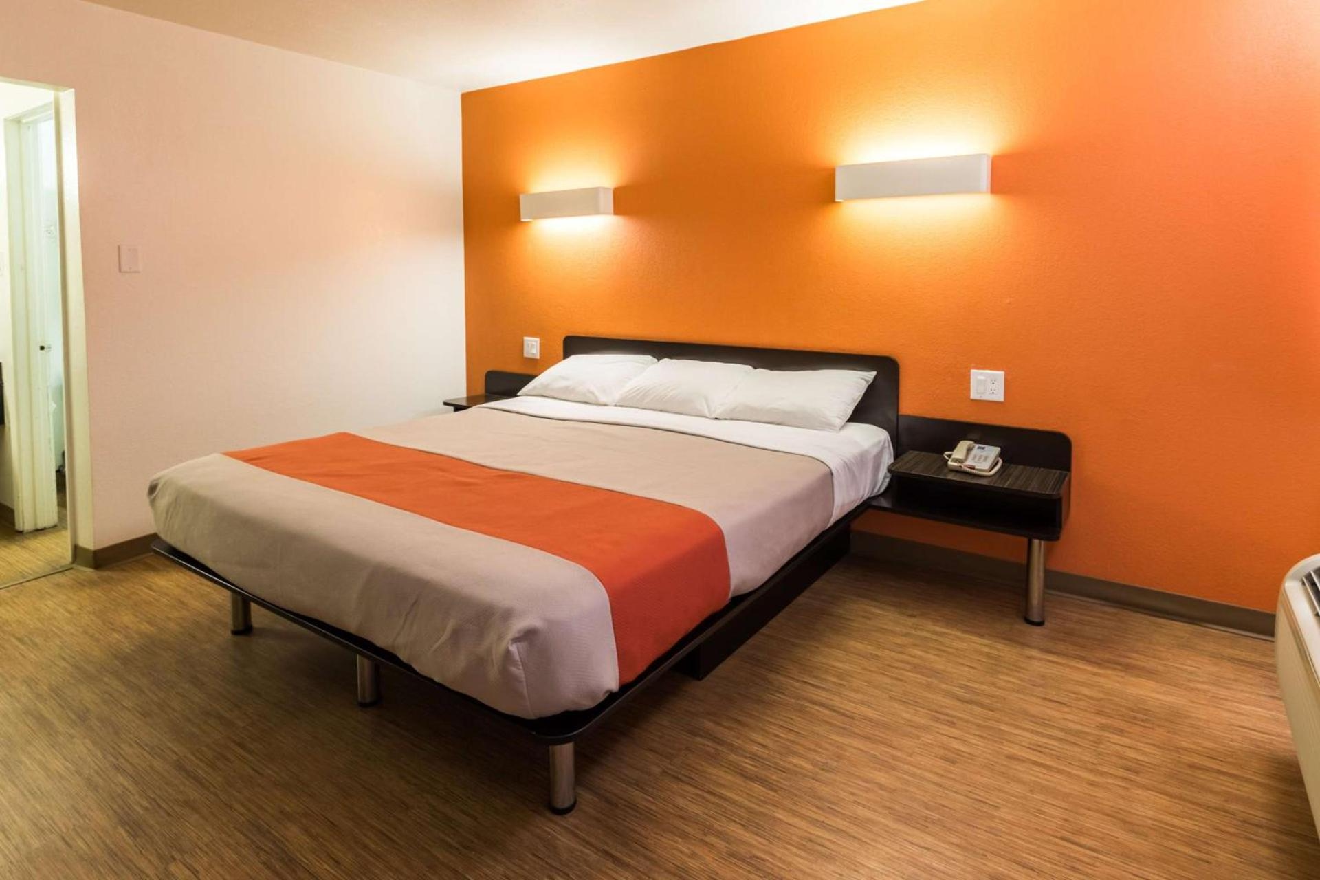 Motel 6-Stephenville, TX photo 11