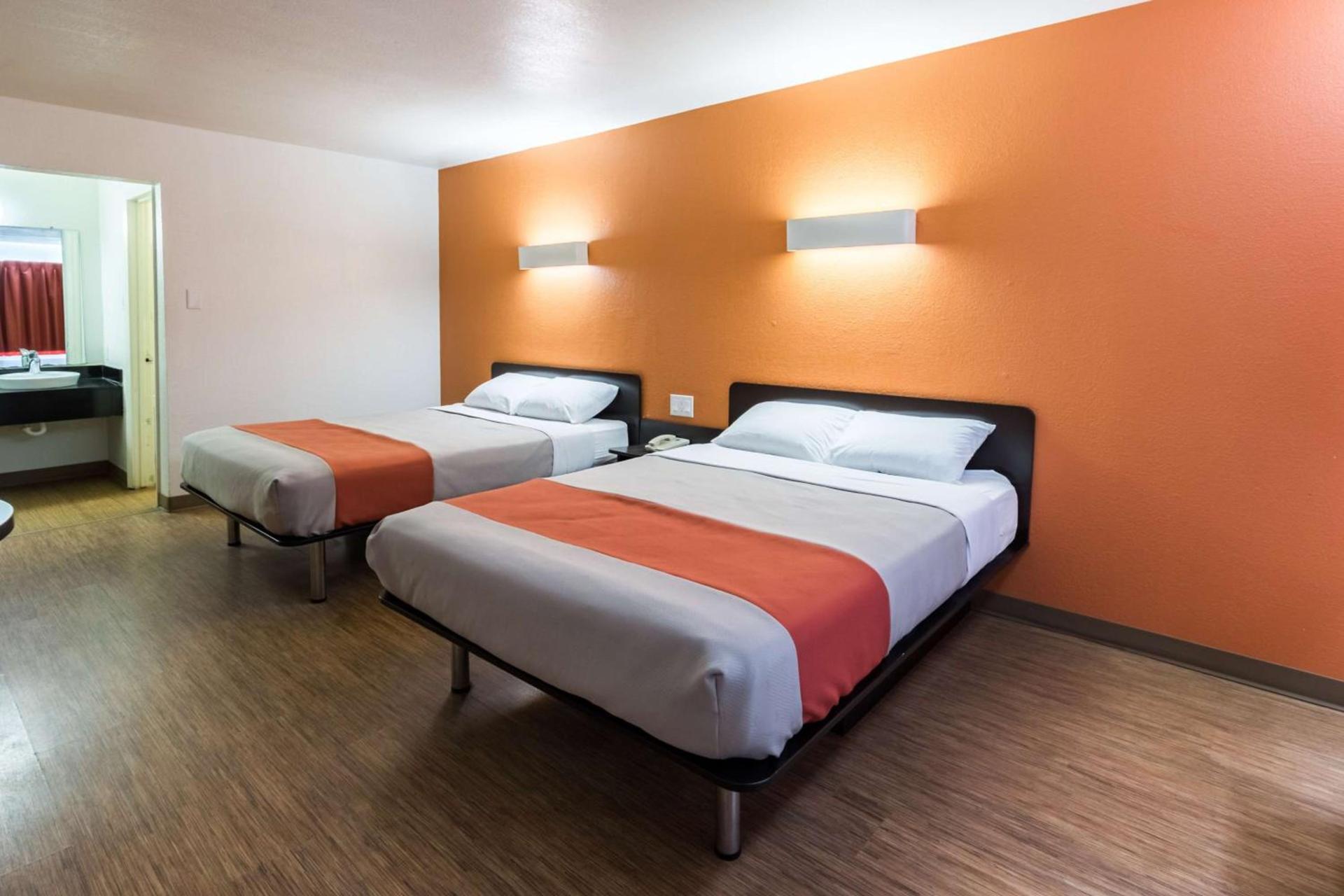 Motel 6-Stephenville, TX photo 13